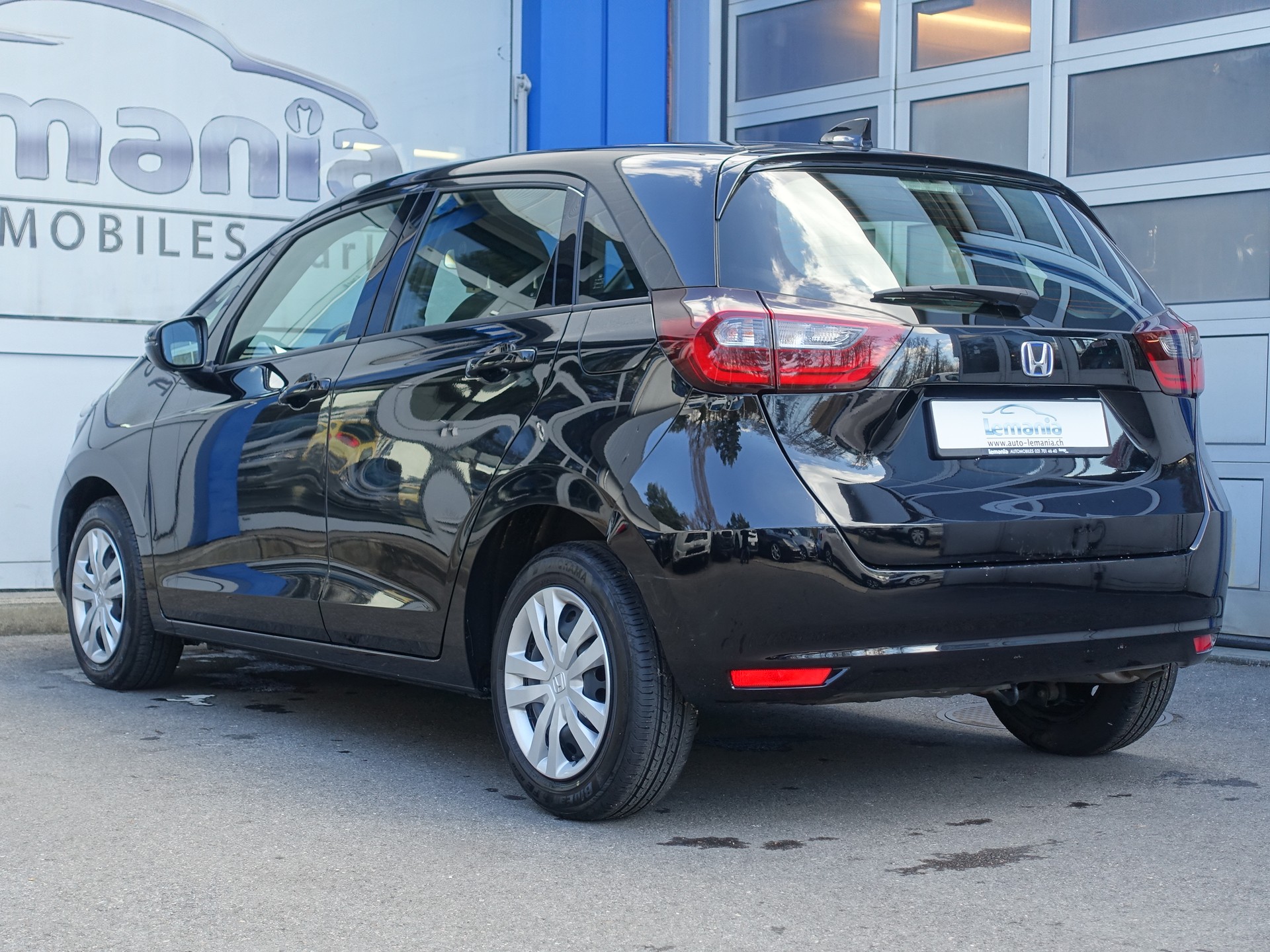 HONDA Jazz 1.5i-MMD Executive E-CVT-showroom-element-3