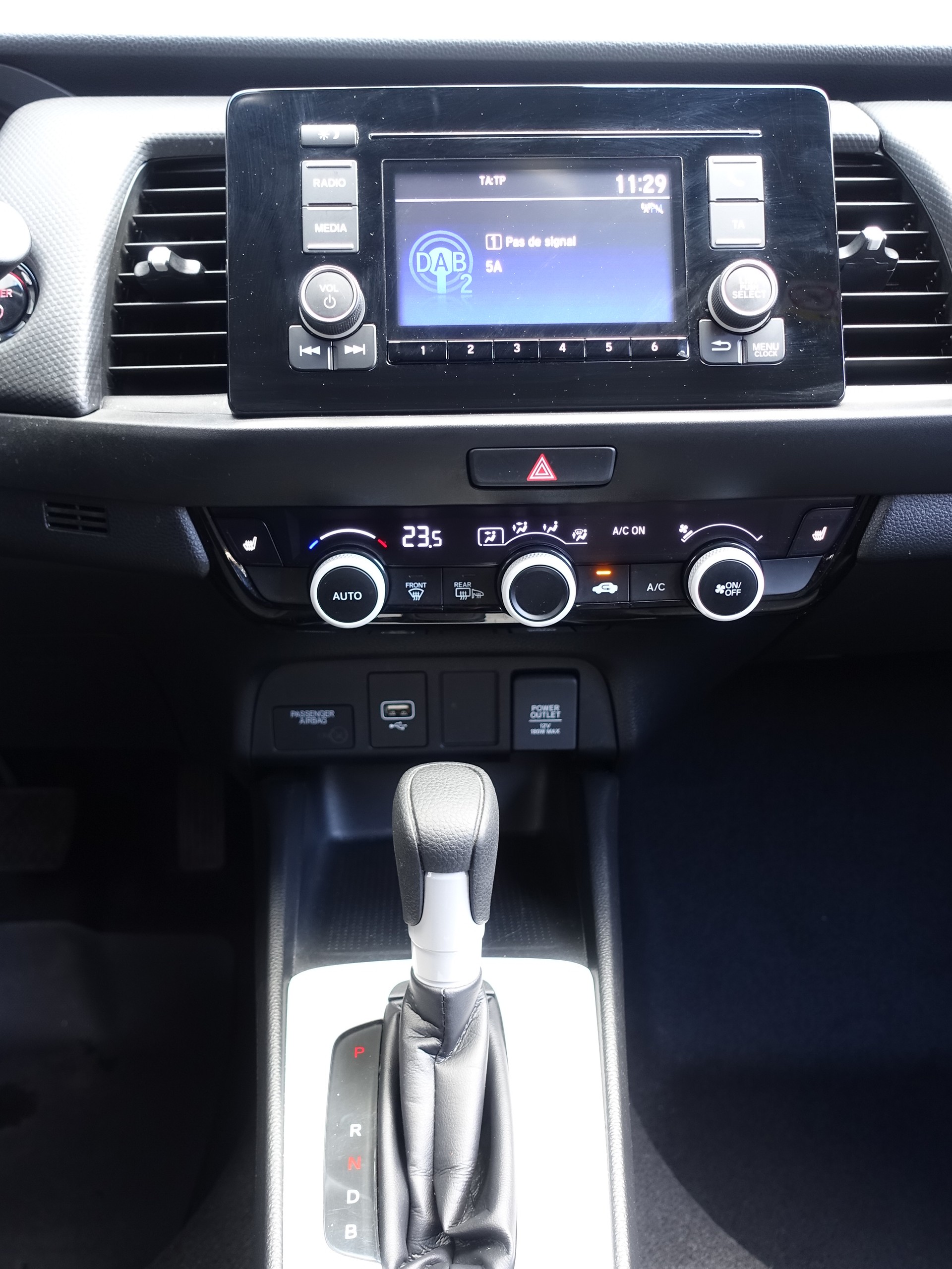 HONDA Jazz 1.5i-MMD Executive E-CVT-image-12
