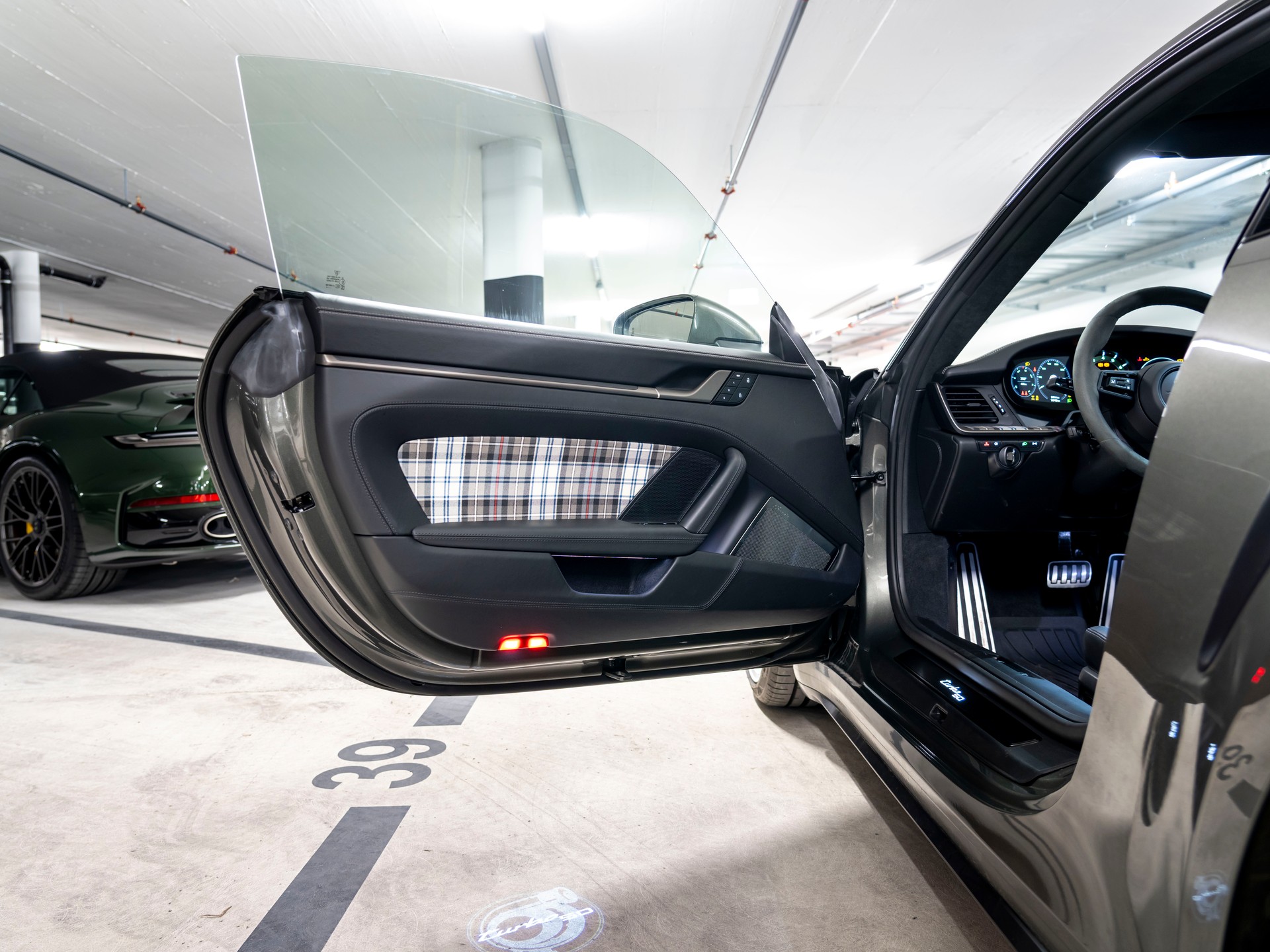 PORSCHE 911 Turbo 50 Jahre-image-11