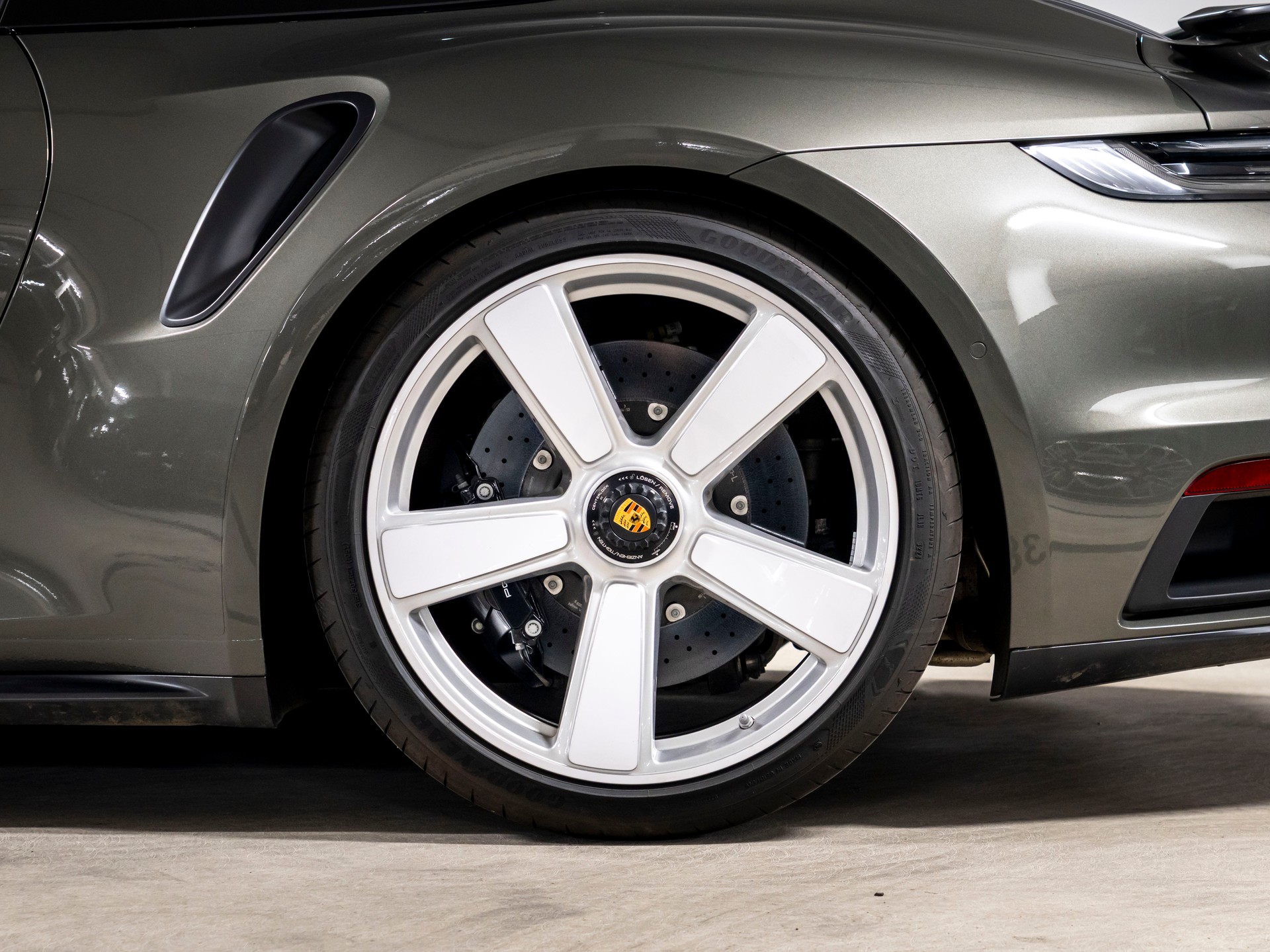 PORSCHE 911 Turbo 50 Jahre-image-8