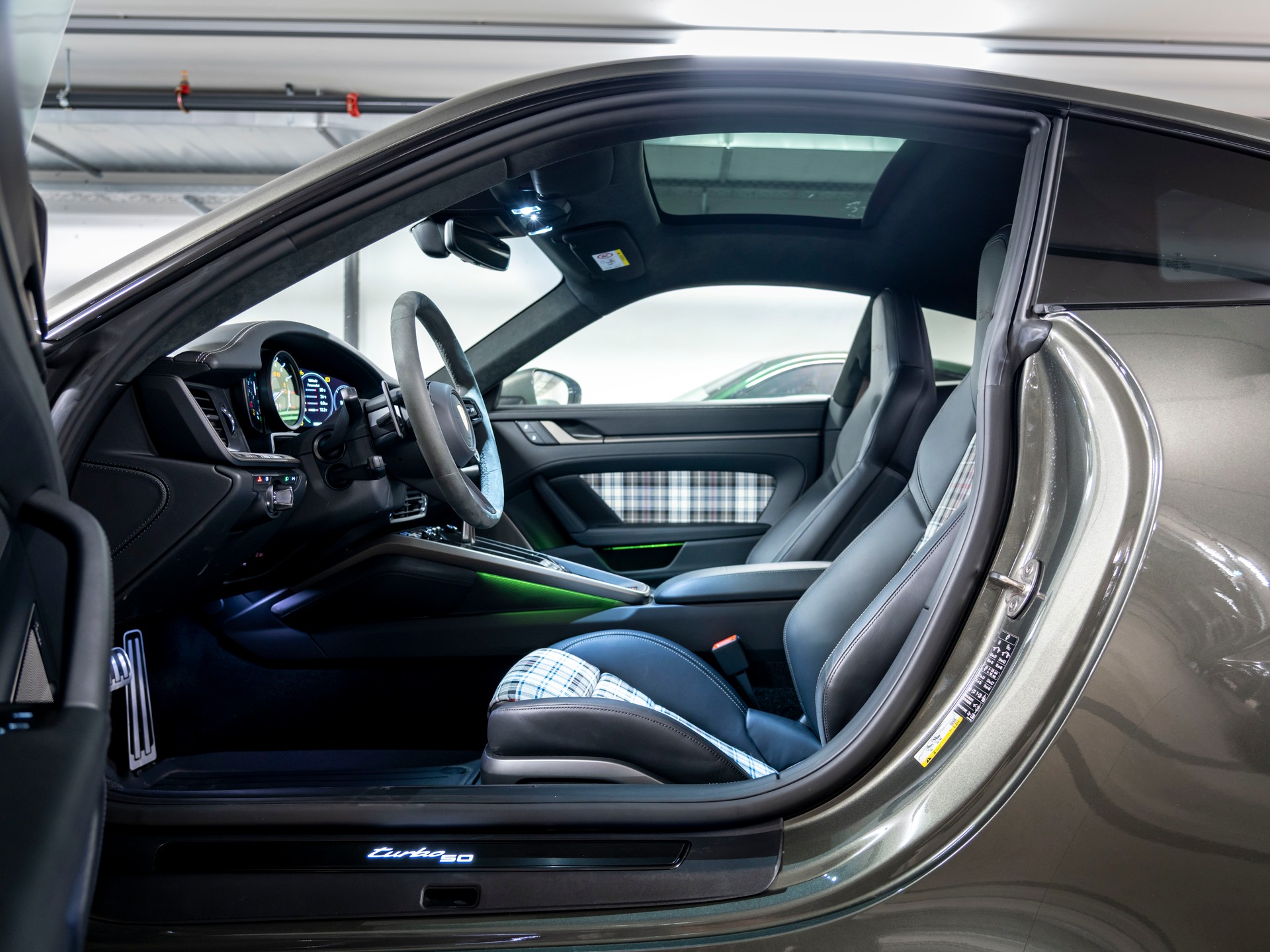 PORSCHE 911 Turbo 50 Jahre-image-18