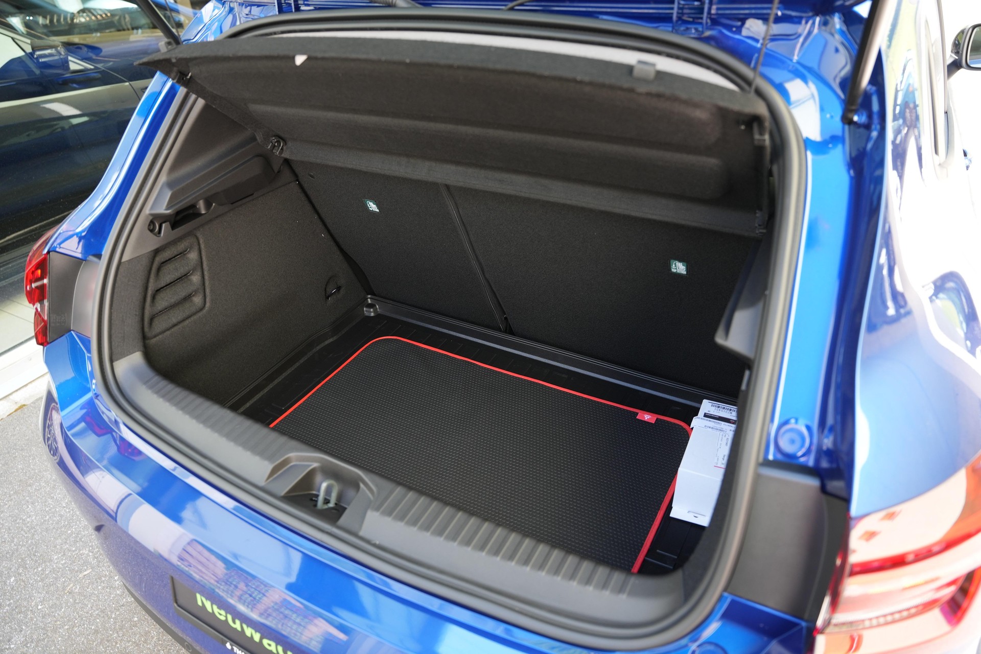 MITSUBISHI Colt 1.6 HEV Invite-image-8