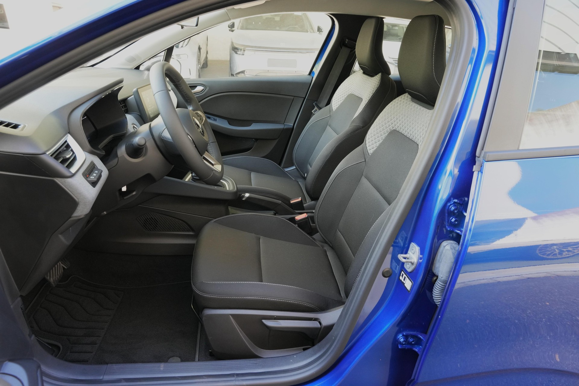 MITSUBISHI Colt 1.6 HEV Invite-image-6