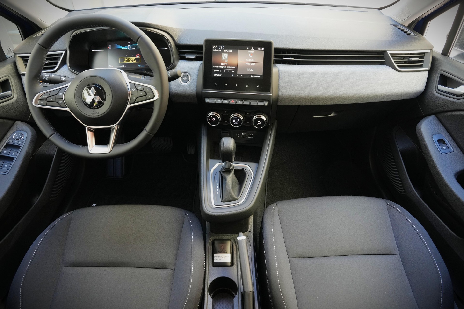 MITSUBISHI Colt 1.6 HEV Invite-image-9
