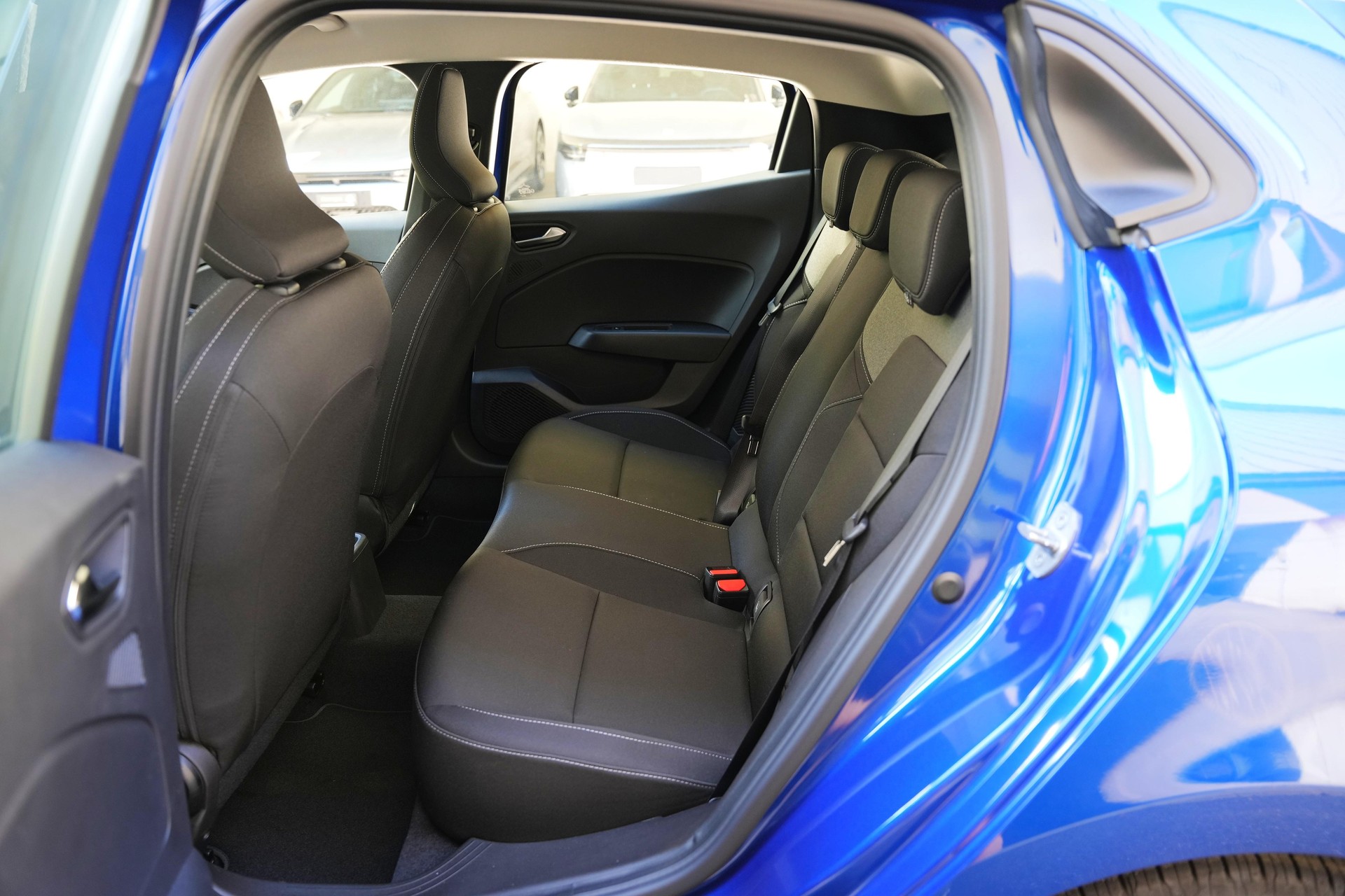 MITSUBISHI Colt 1.6 HEV Invite-image-7