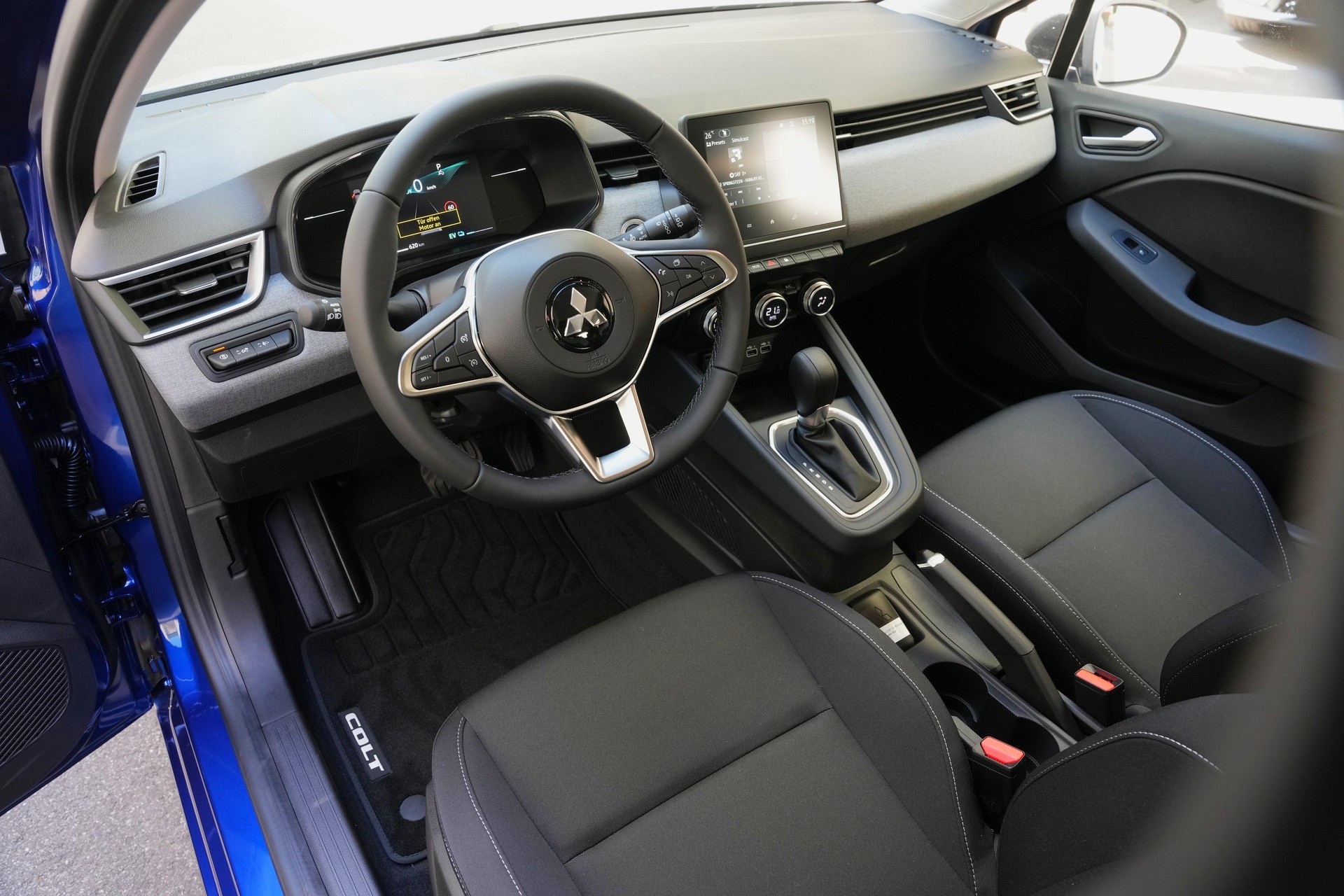 MITSUBISHI Colt 1.6 HEV Invite-image-5
