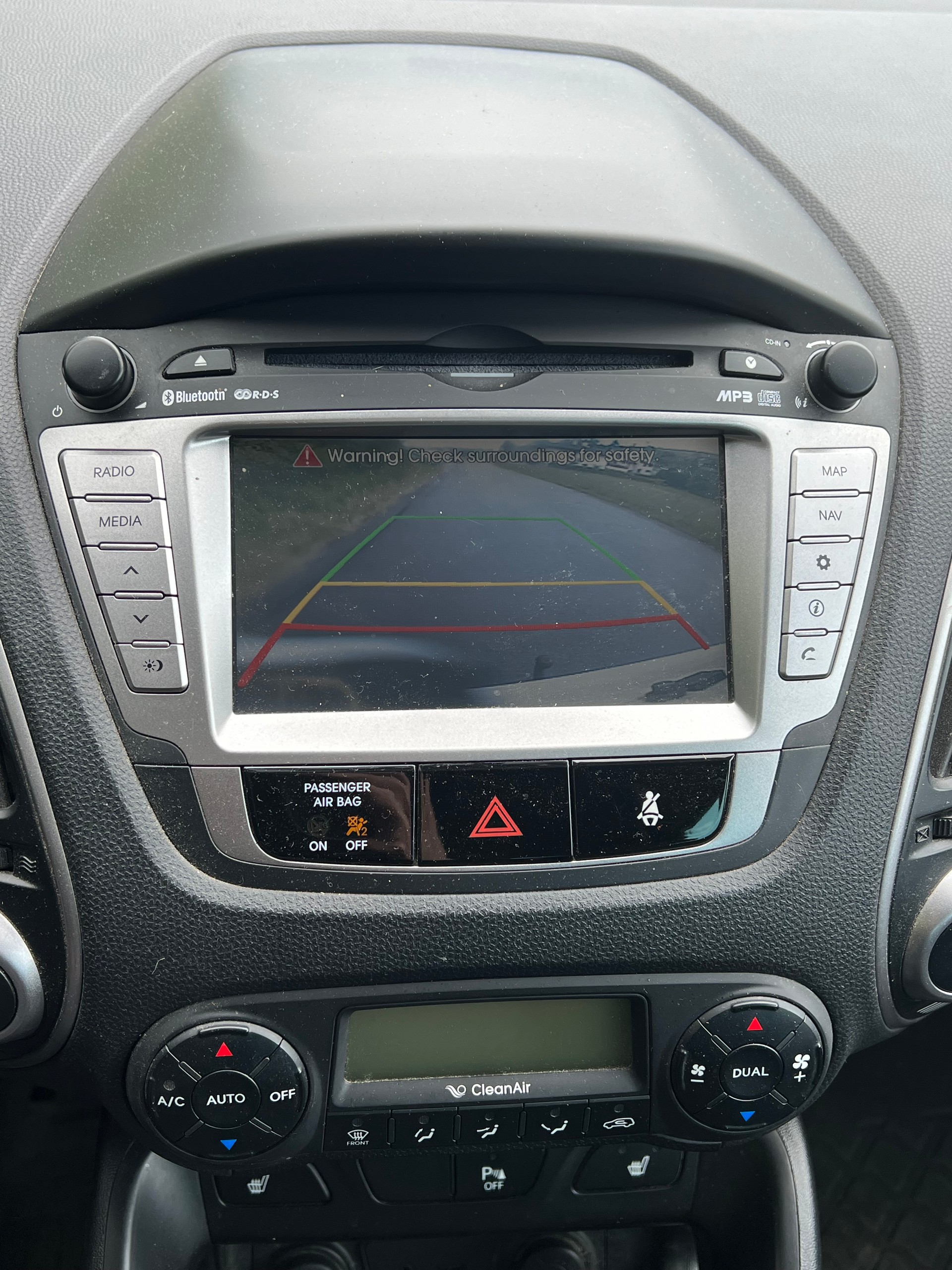 HYUNDAI iX 35 2.0 Style 4WD Automatic-image-7
