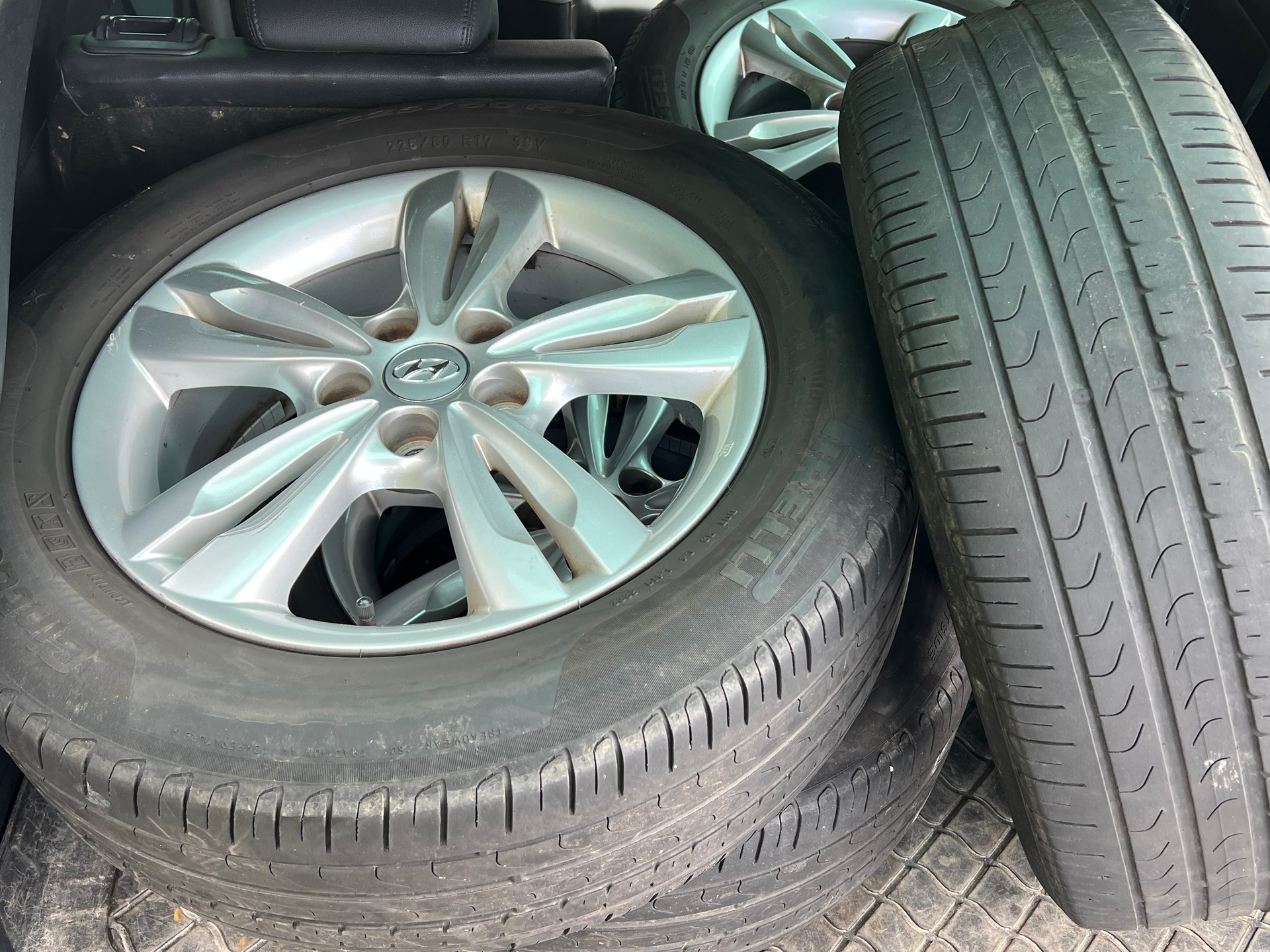HYUNDAI iX 35 2.0 Style 4WD Automatic-image-13