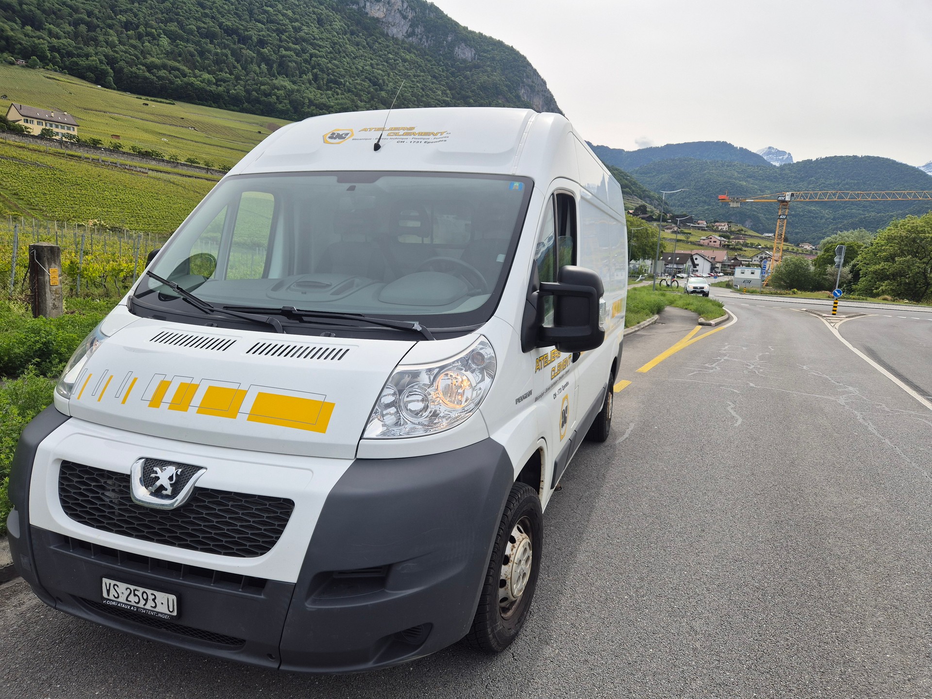 PEUGEOT Boxer 2.2 HDI 335 L2H2-image-0