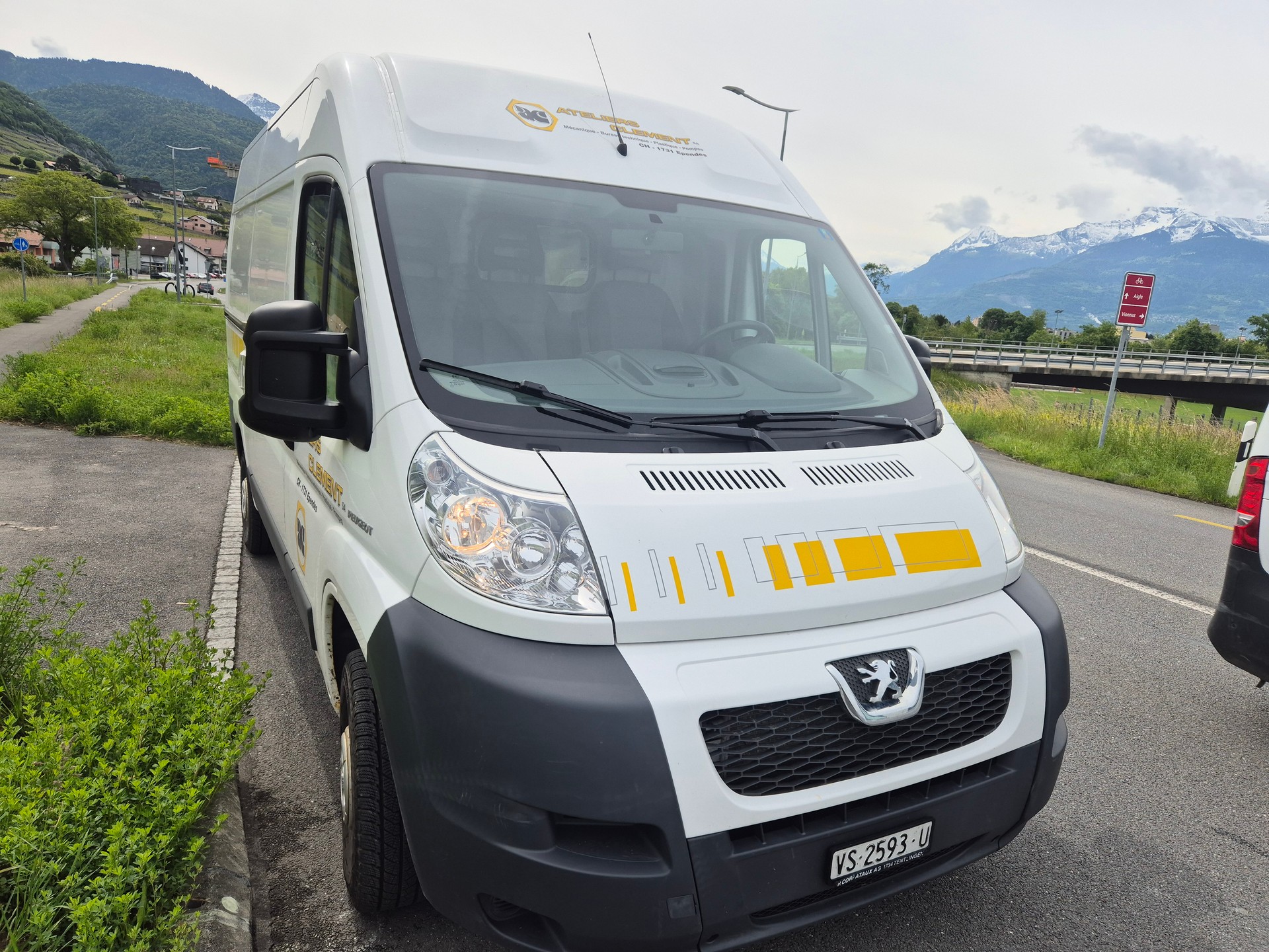 PEUGEOT Boxer 2.2 HDI 335 L2H2-image-1
