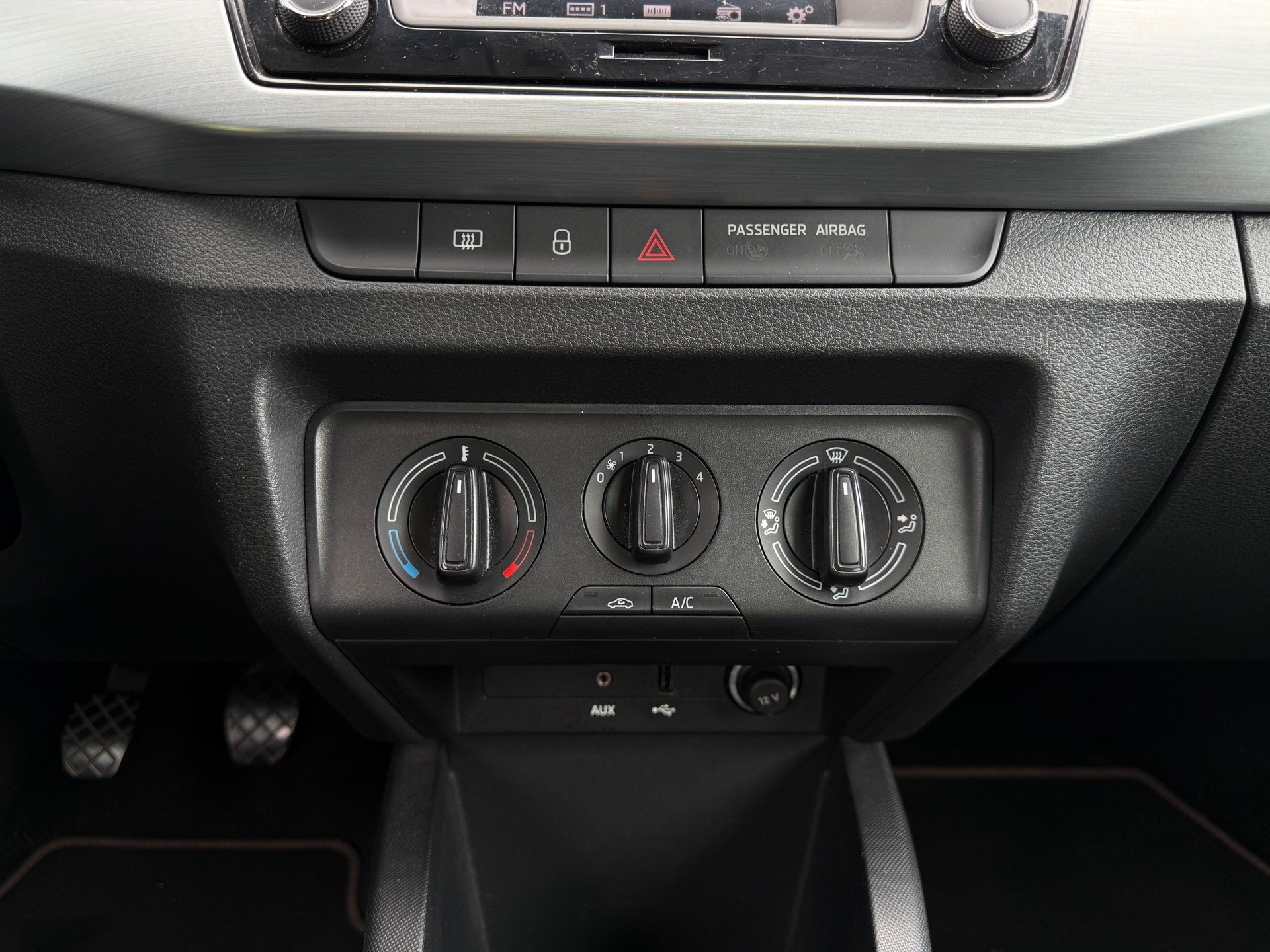 SKODA Fabia 1.2 TSI Ambition-image-8