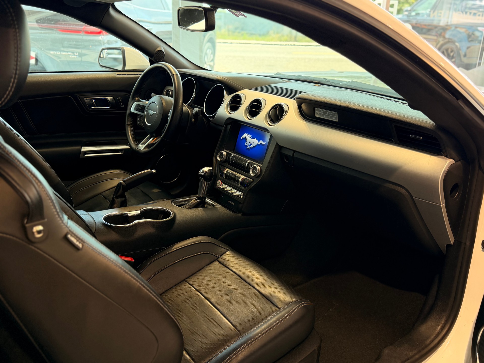 FORD Mustang Fastback 5.0 V8 GT Automat-image-14