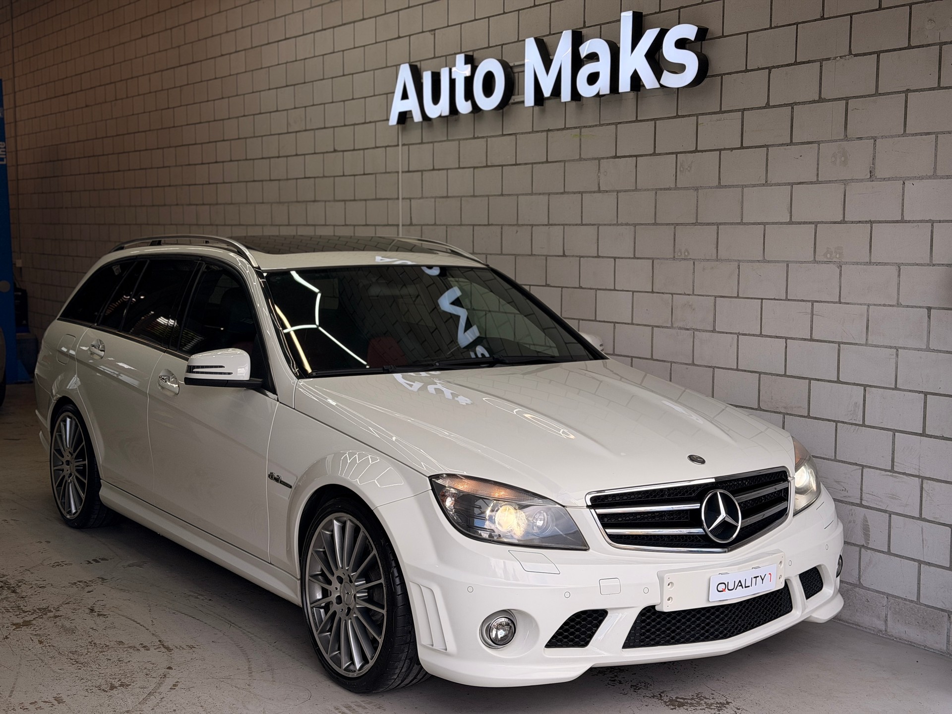 MERCEDES-BENZ T-Model-showroom-element-1