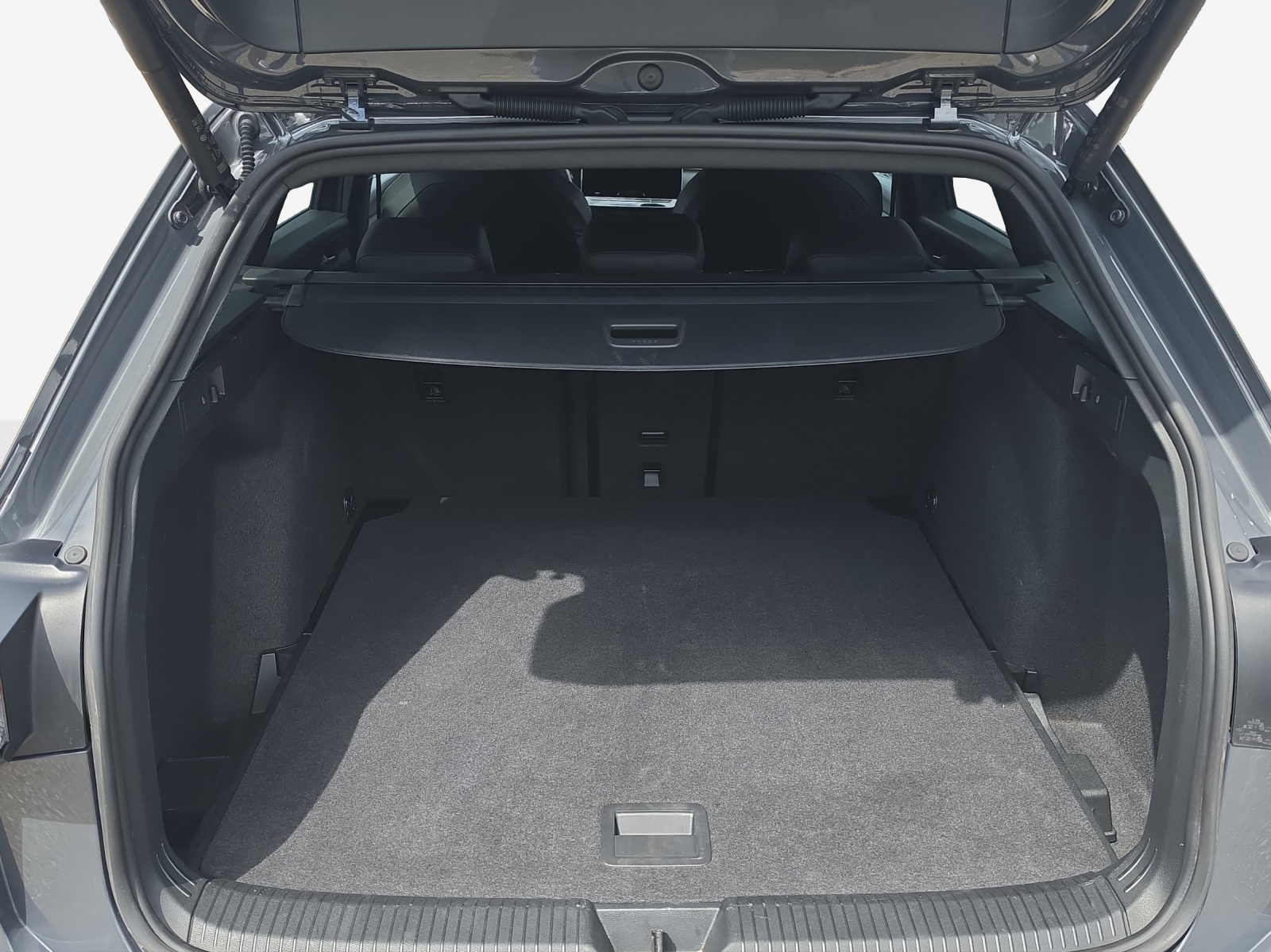 VW Golf Variant 2.0 TSI R-Line DSG 4 Motion-image-12