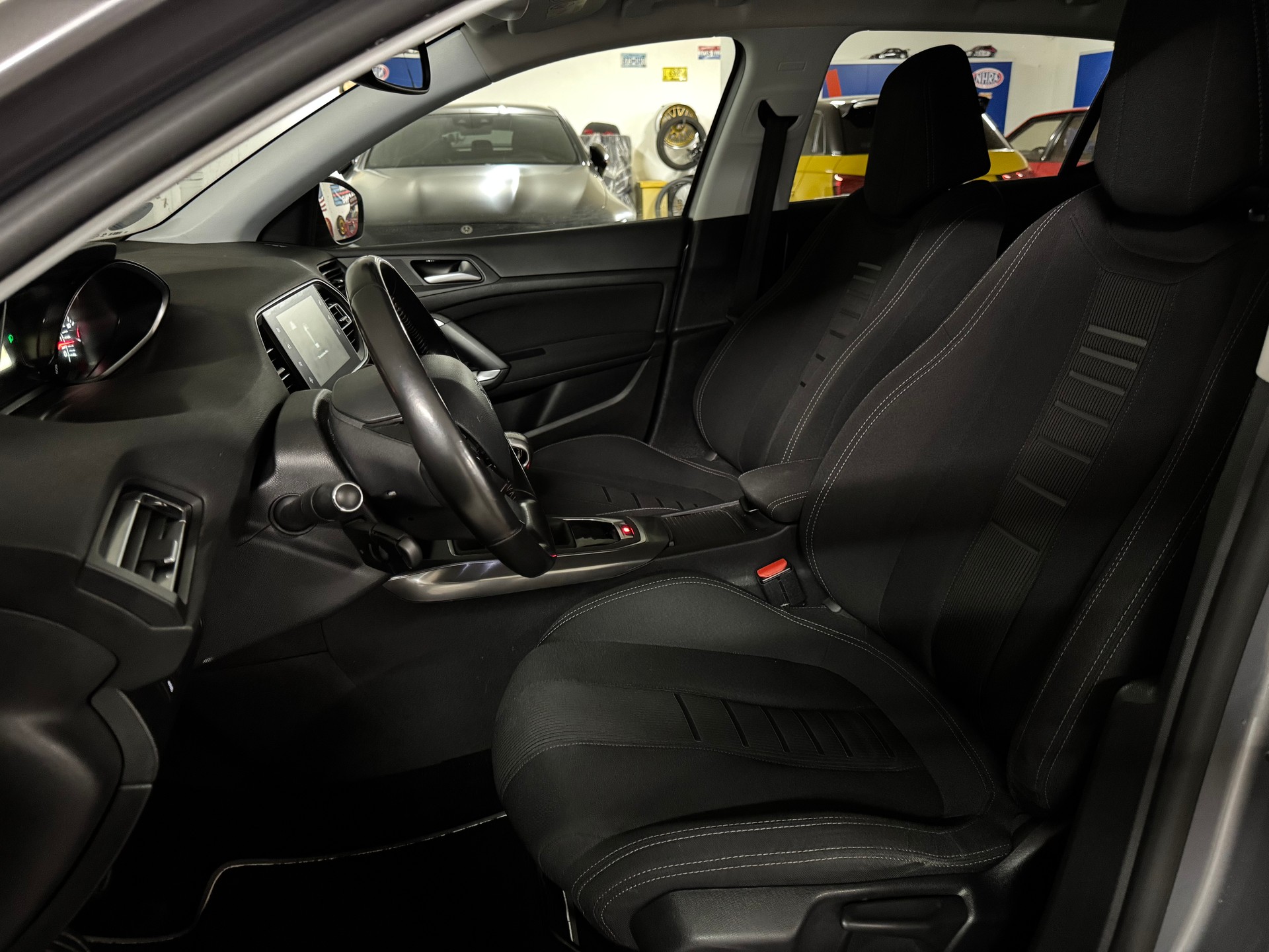 PEUGEOT 308 1.6 THP Allure CH-Fahrzeug-image-9