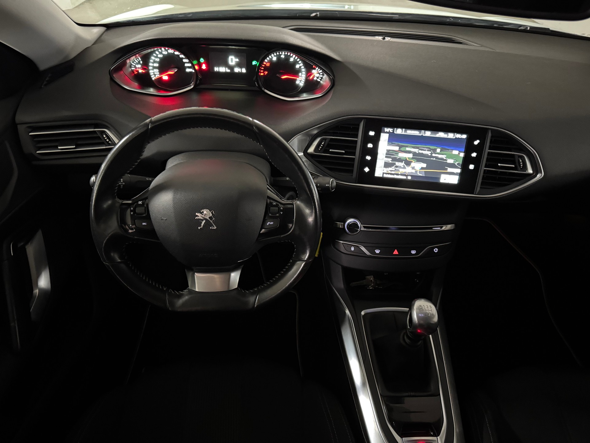 PEUGEOT 308 1.6 THP Allure CH-Fahrzeug-image-10