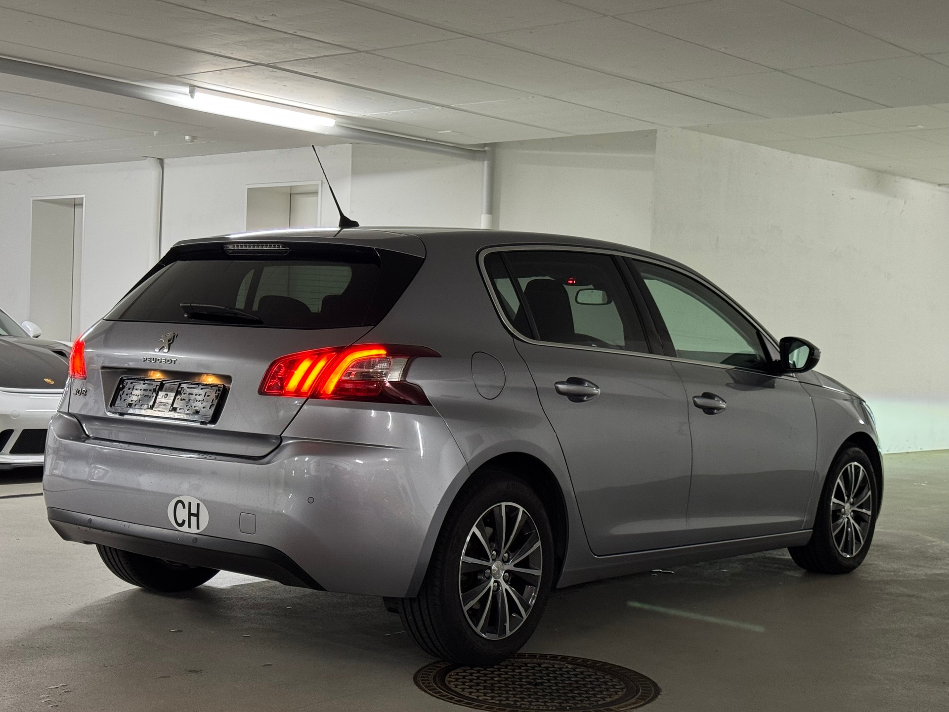 PEUGEOT 308 1.6 THP Allure CH-Fahrzeug-image-6