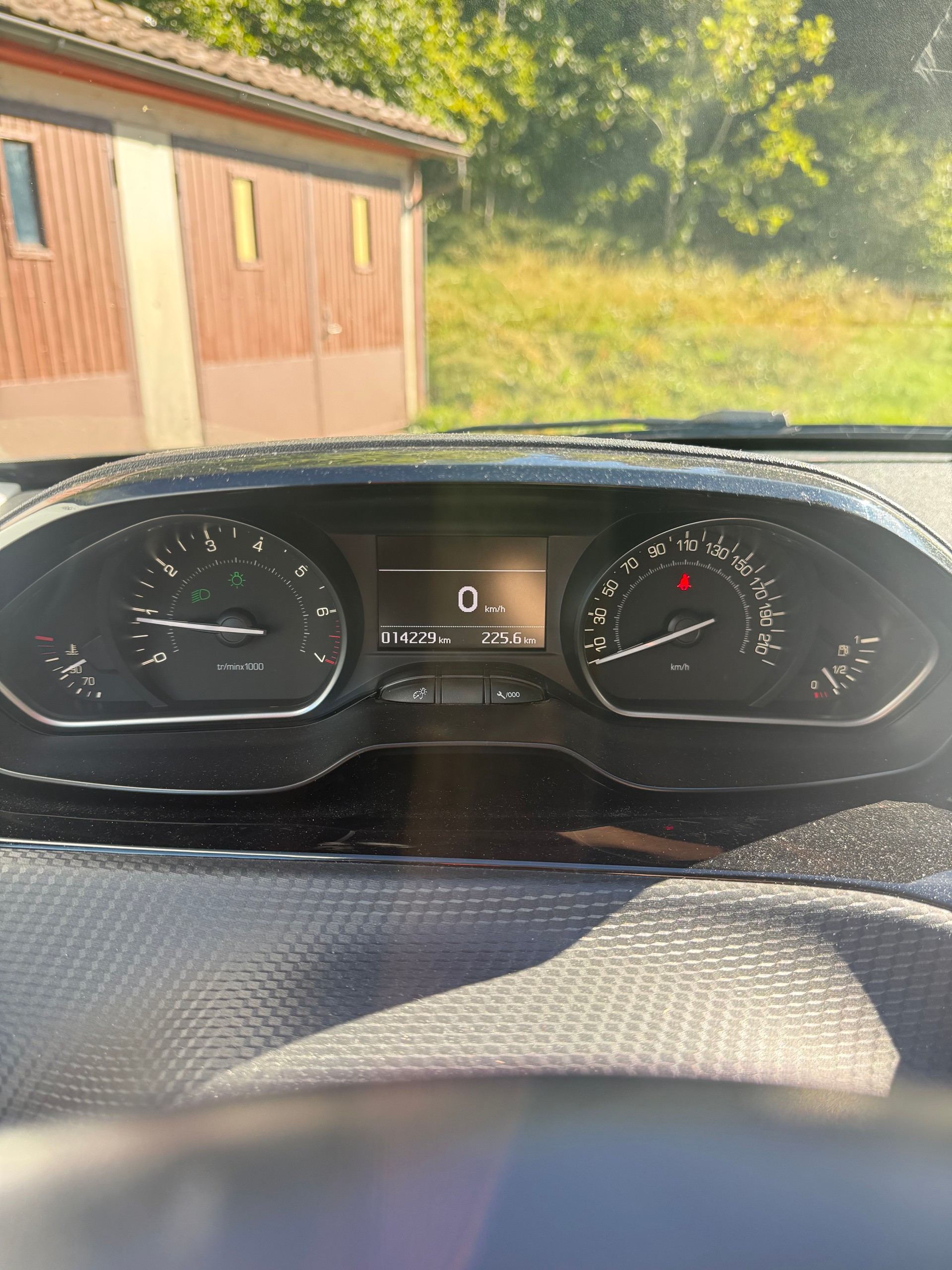 PEUGEOT 1.2 PureTech Tech Edition S/S-image-3