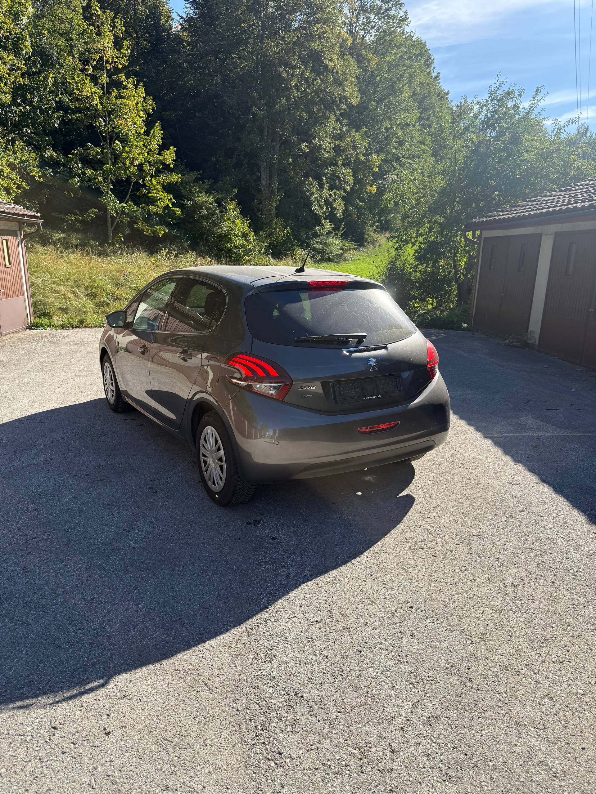 PEUGEOT 1.2 PureTech Tech Edition S/S-image-1