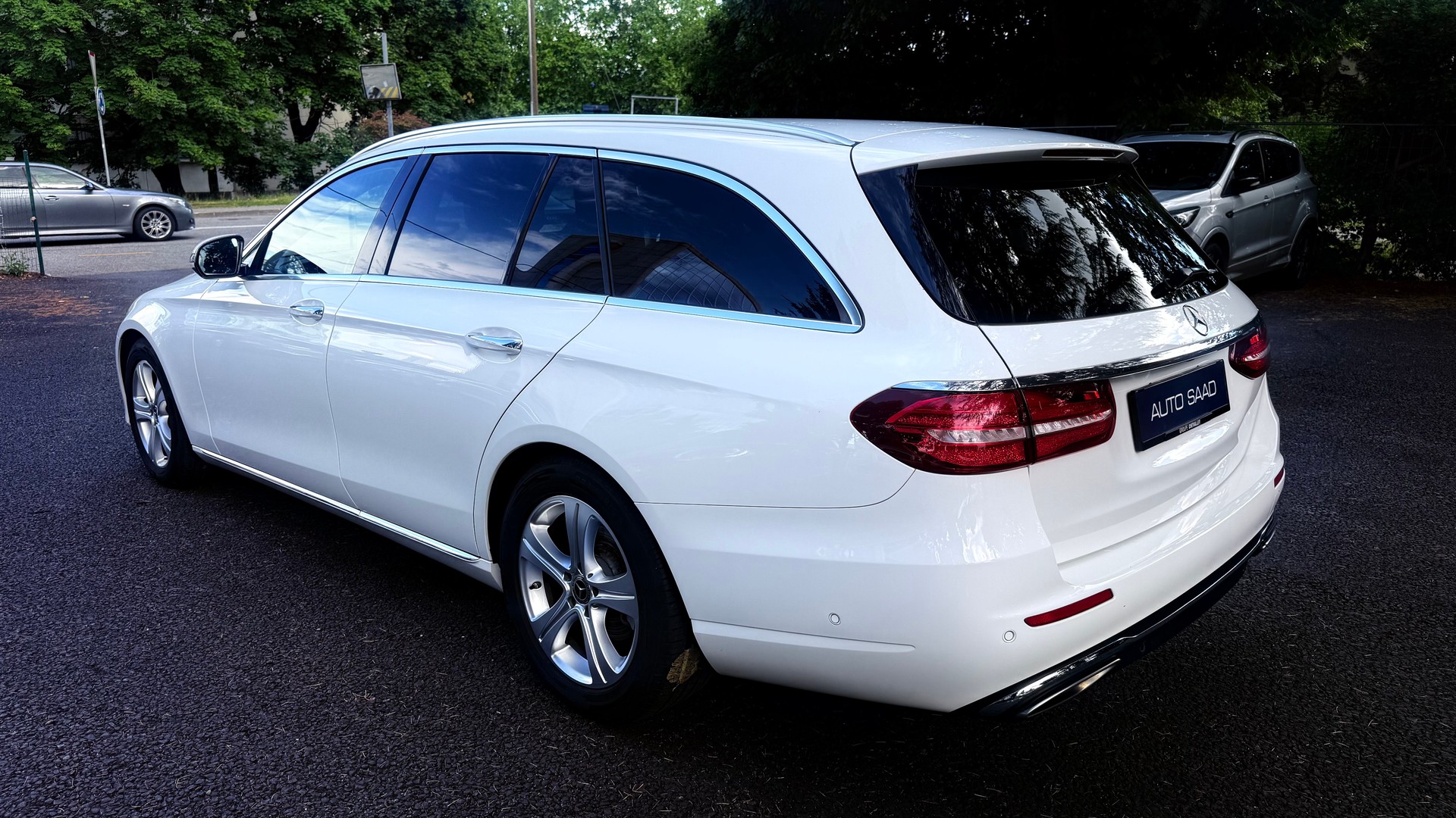 MERCEDES-BENZ E 200 Exclusive 4 Matic 9G-Tronic-image-2