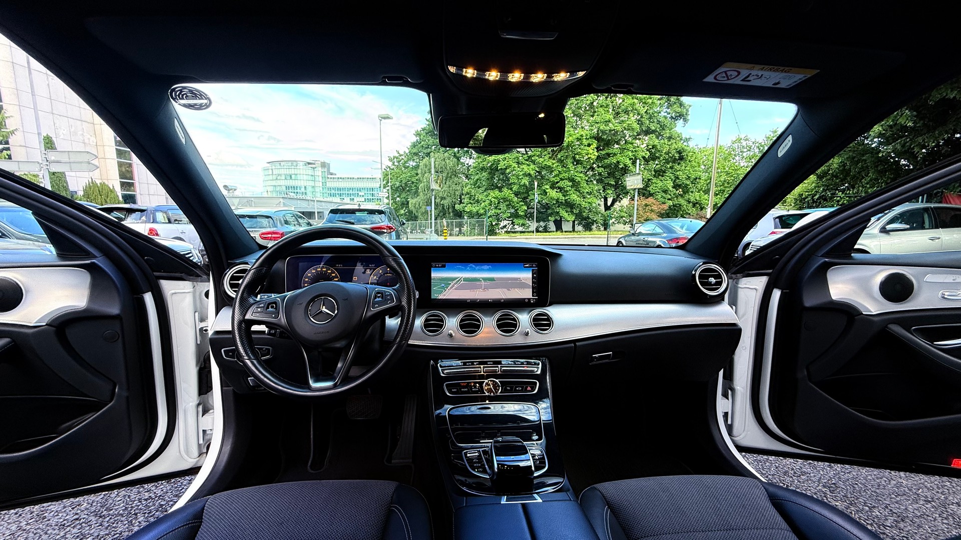 MERCEDES-BENZ E 200 Exclusive 4 Matic 9G-Tronic-image-8