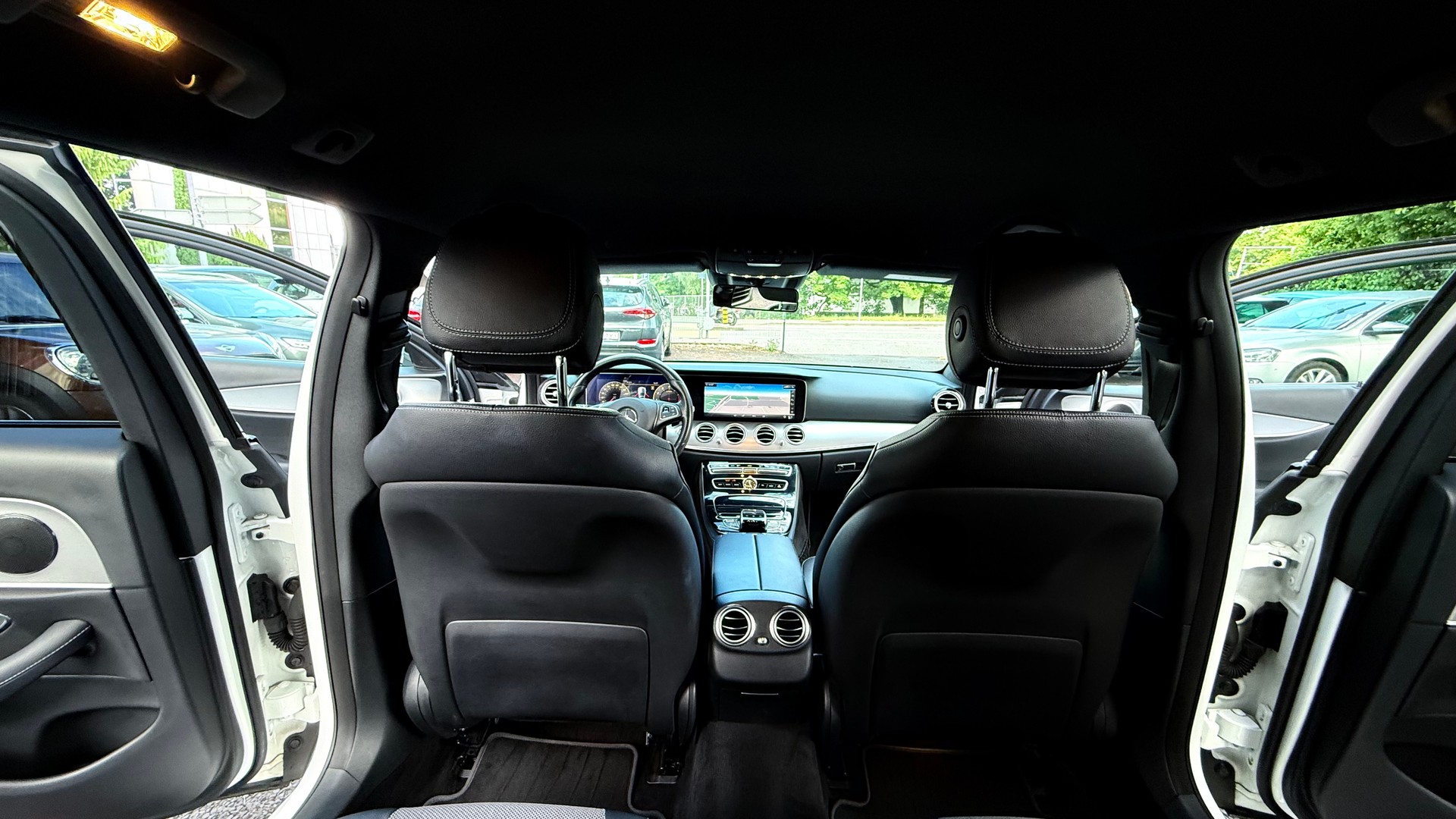 MERCEDES-BENZ E 200 Exclusive 4 Matic 9G-Tronic-image-6