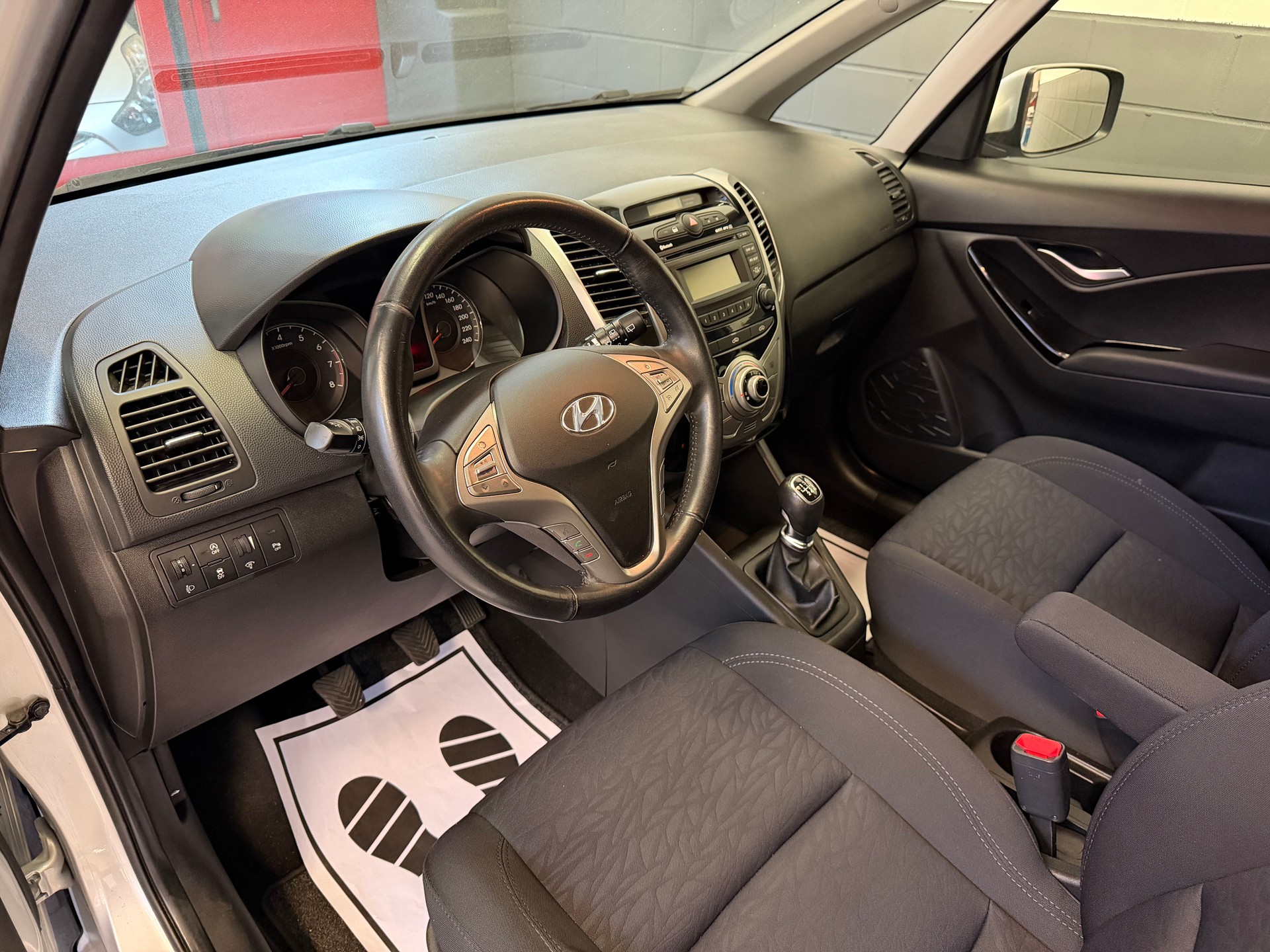 HYUNDAI iX20 1.6 Premium //NEU AB MFK!-image-11
