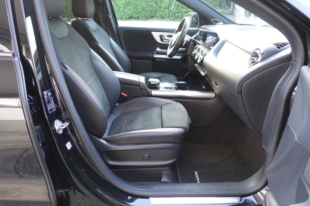 MERCEDES-BENZ GLA 250e AMG Line 8G-DCT-image-15