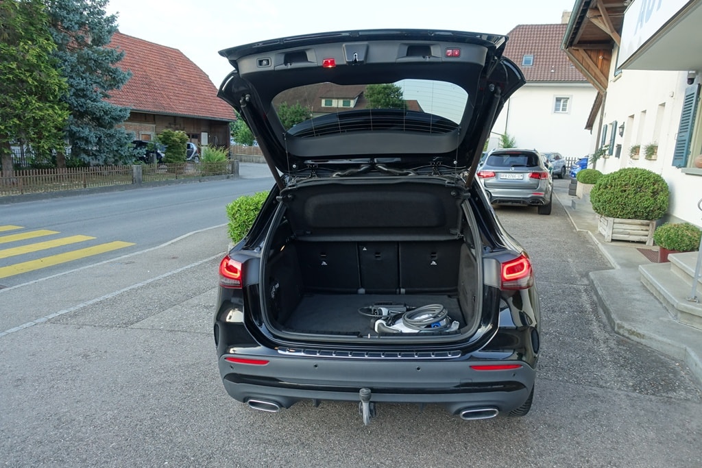 MERCEDES-BENZ GLA 250e AMG Line 8G-DCT-image-12