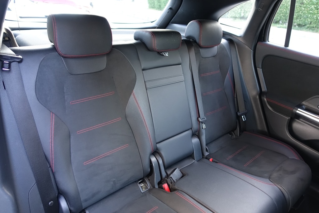 MERCEDES-BENZ GLA 250e AMG Line 8G-DCT-image-14