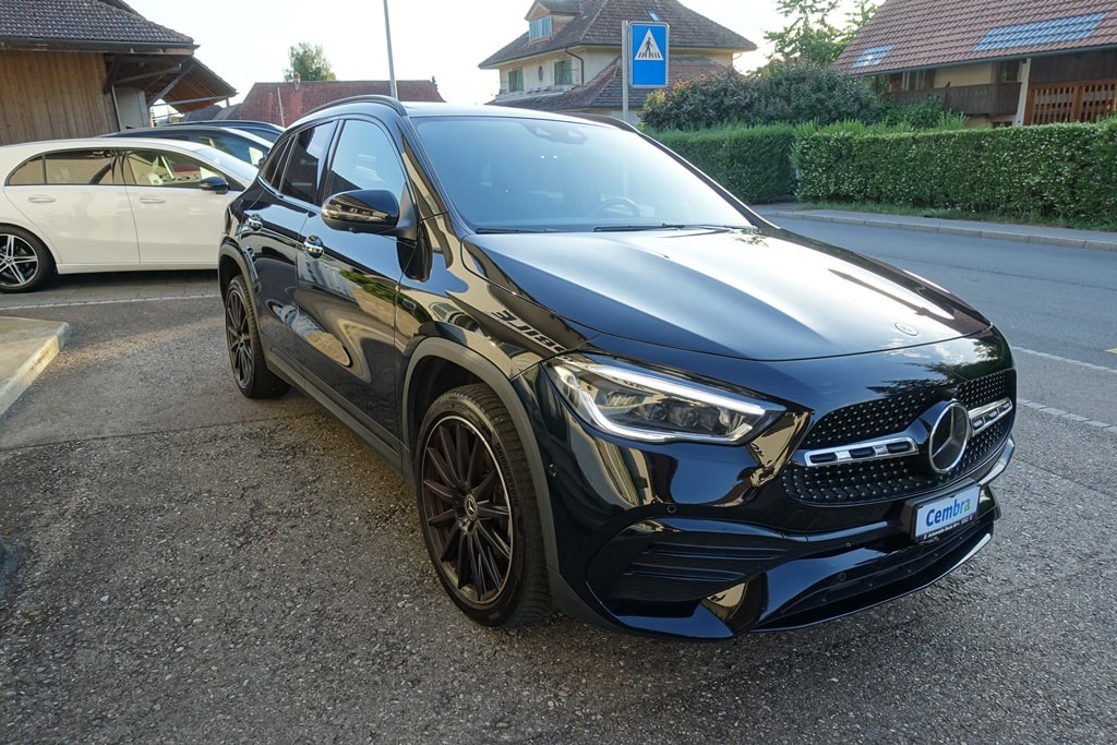 MERCEDES-BENZ GLA 250e AMG Line 8G-DCT-image-2