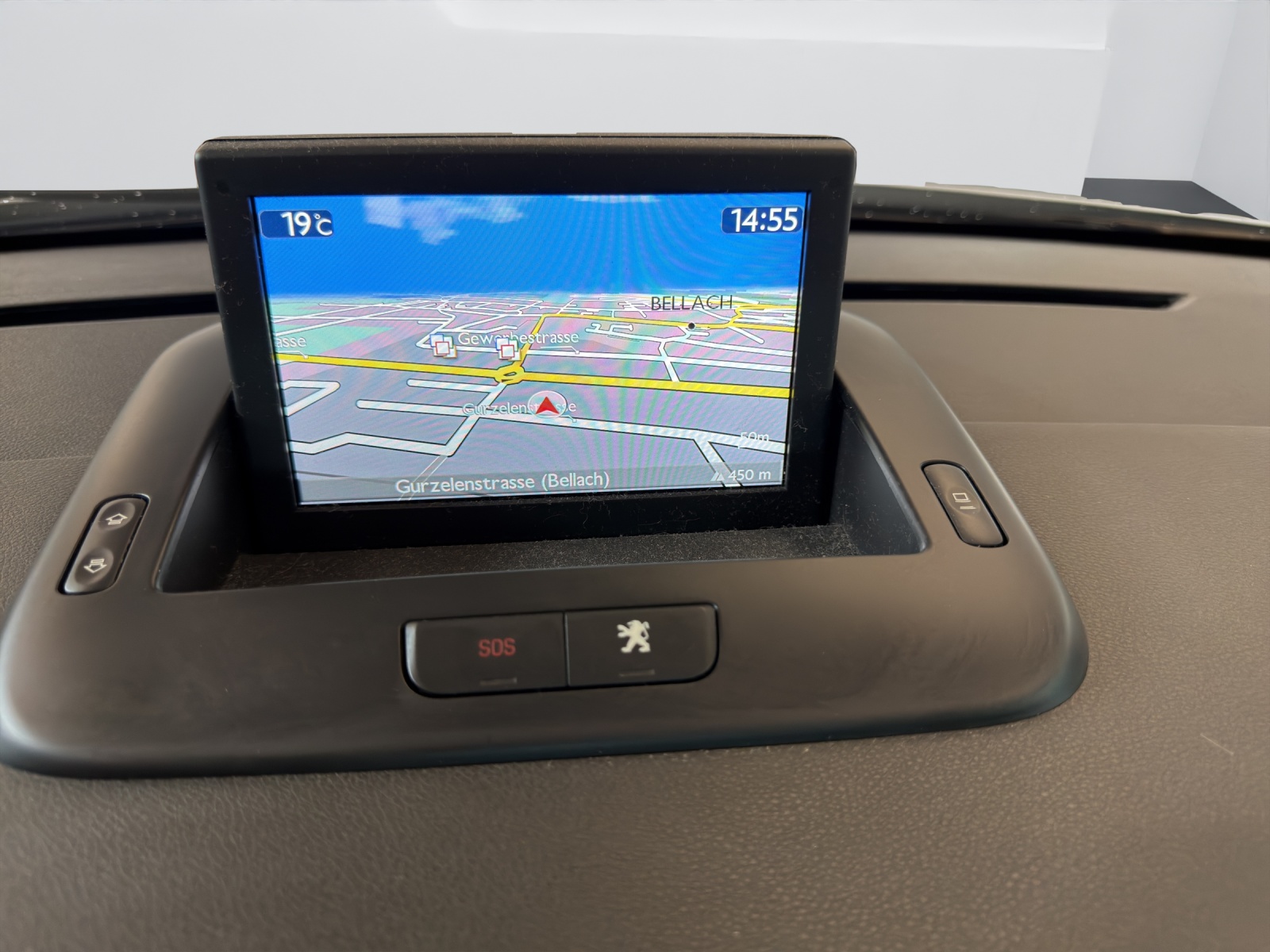 PEUGEOT 3008 1.2 Pure Tech Allure-image-22
