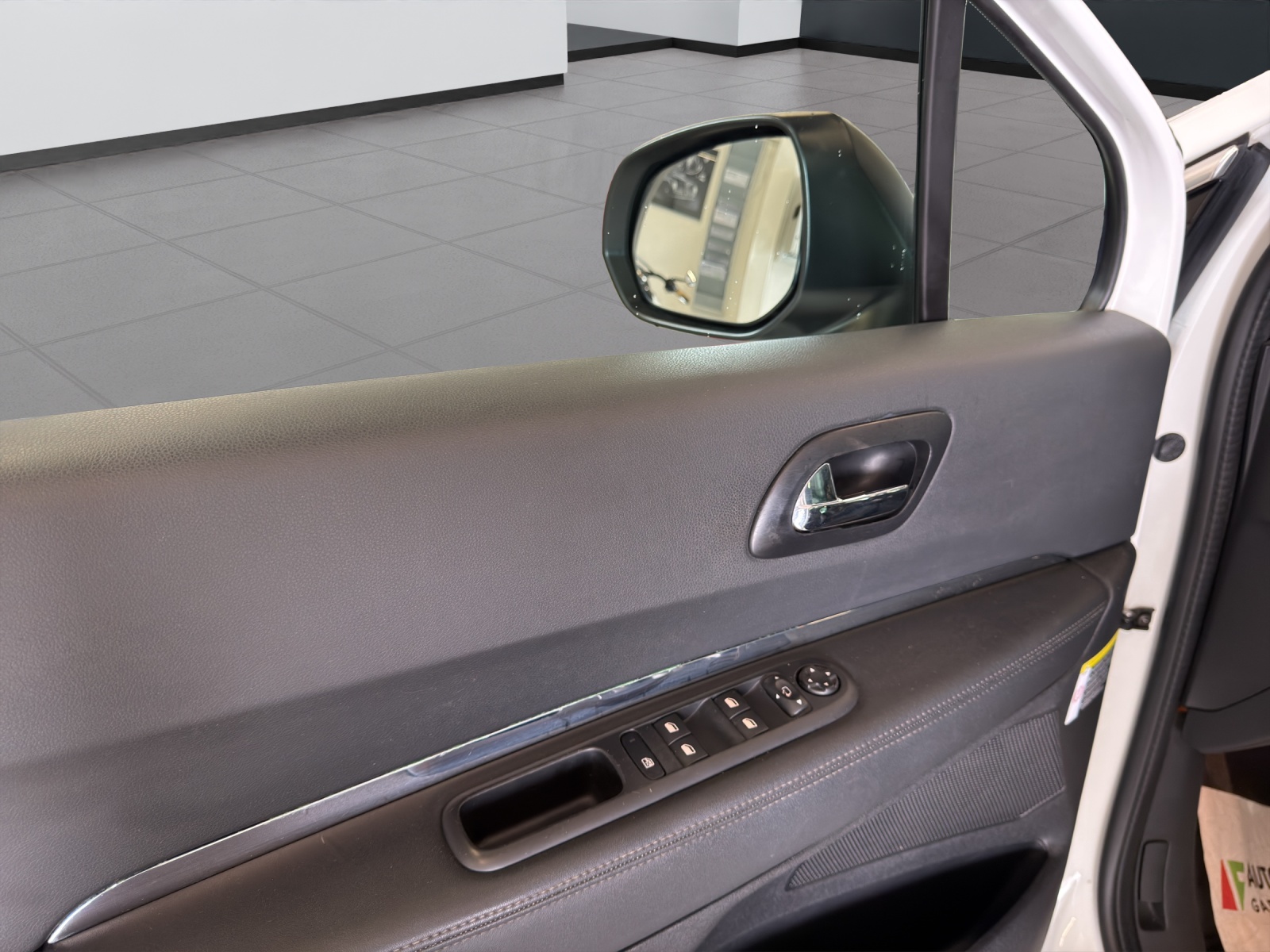 PEUGEOT 3008 1.2 Pure Tech Allure-image-14