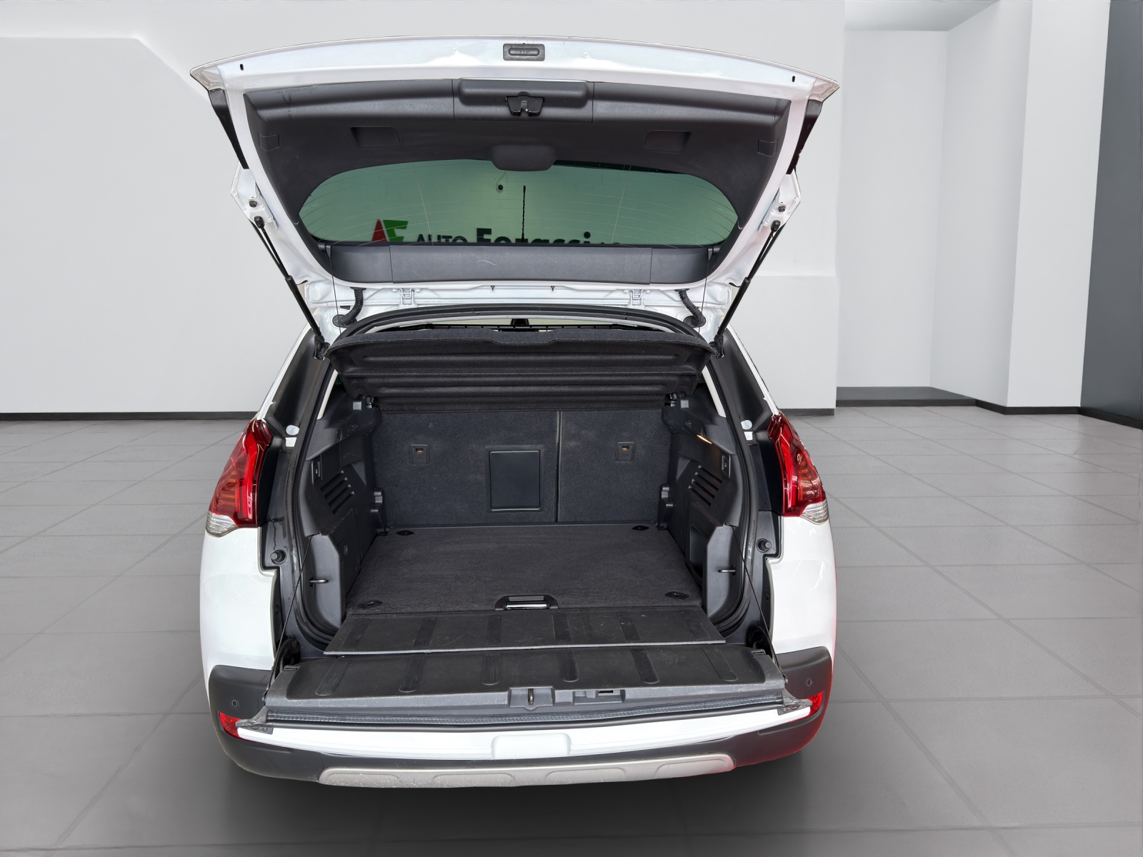 PEUGEOT 3008 1.2 Pure Tech Allure-image-27