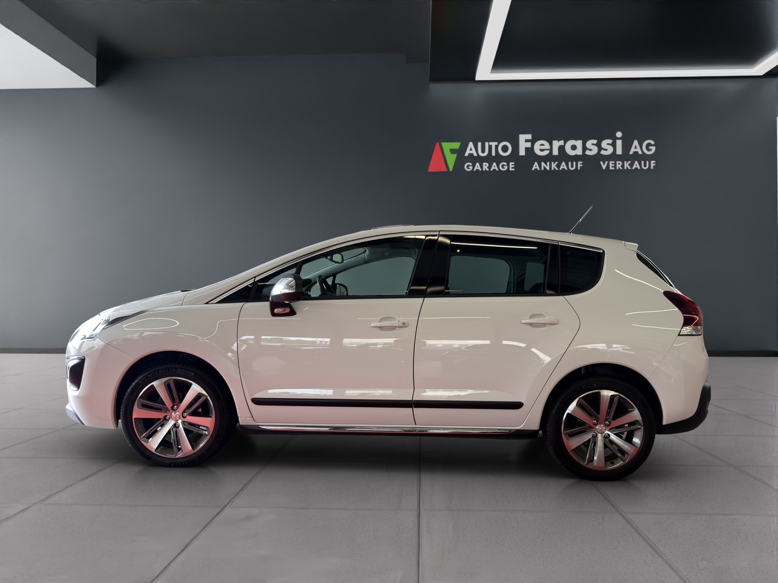 PEUGEOT 3008 1.2 Pure Tech Allure-image-1
