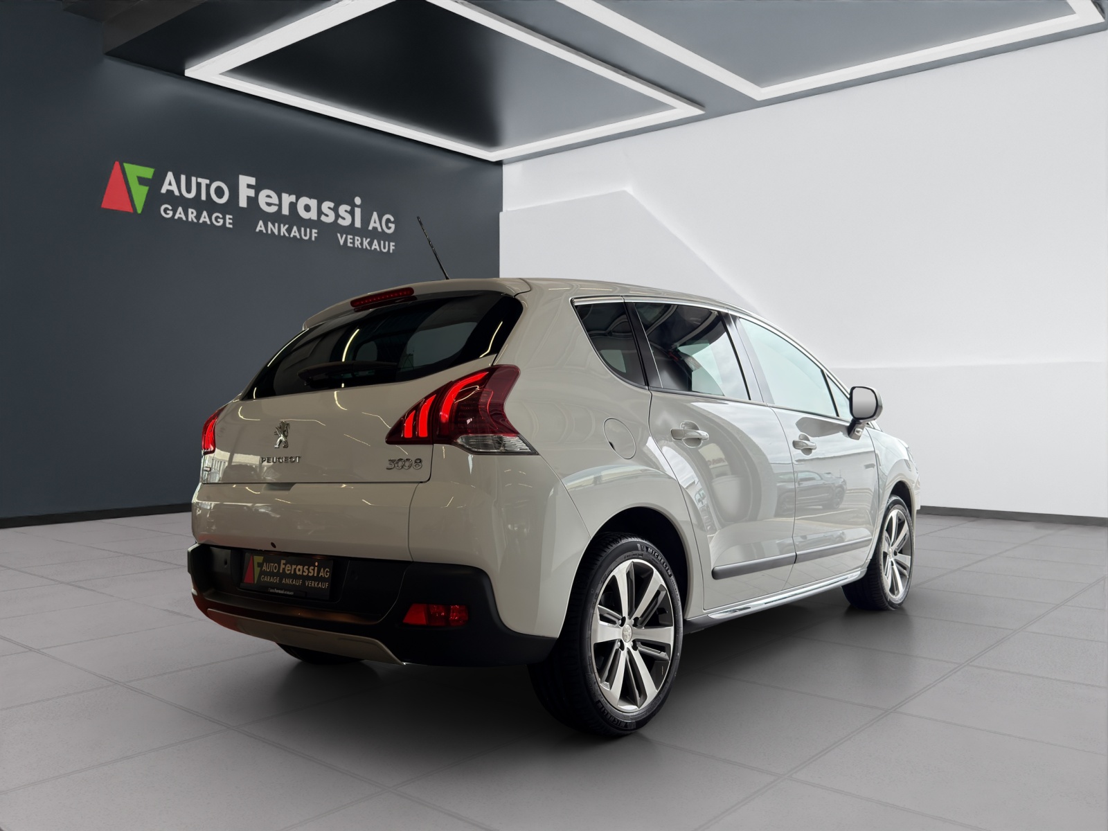 PEUGEOT 3008 1.2 Pure Tech Allure-image-5
