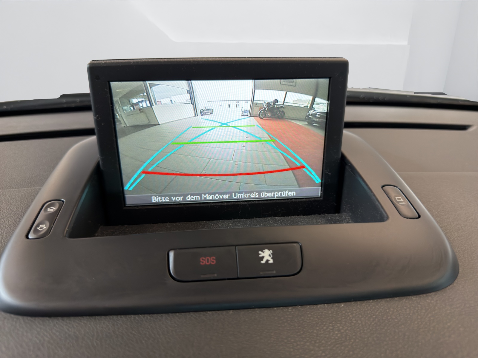 PEUGEOT 3008 1.2 Pure Tech Allure-image-20