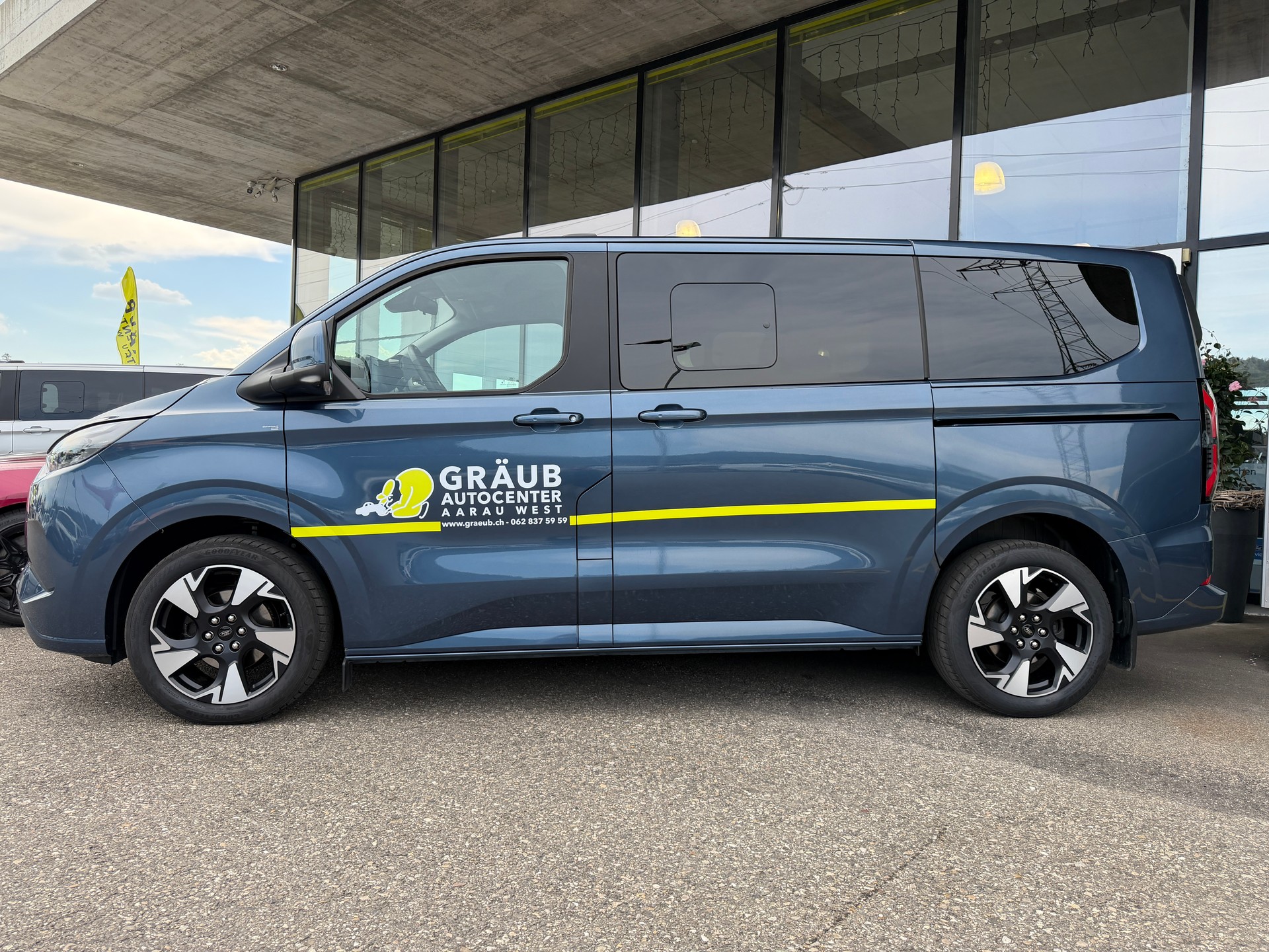 FORD Tourneo Bus 340 L1H1 PHEV Titanium X 2024-image-3