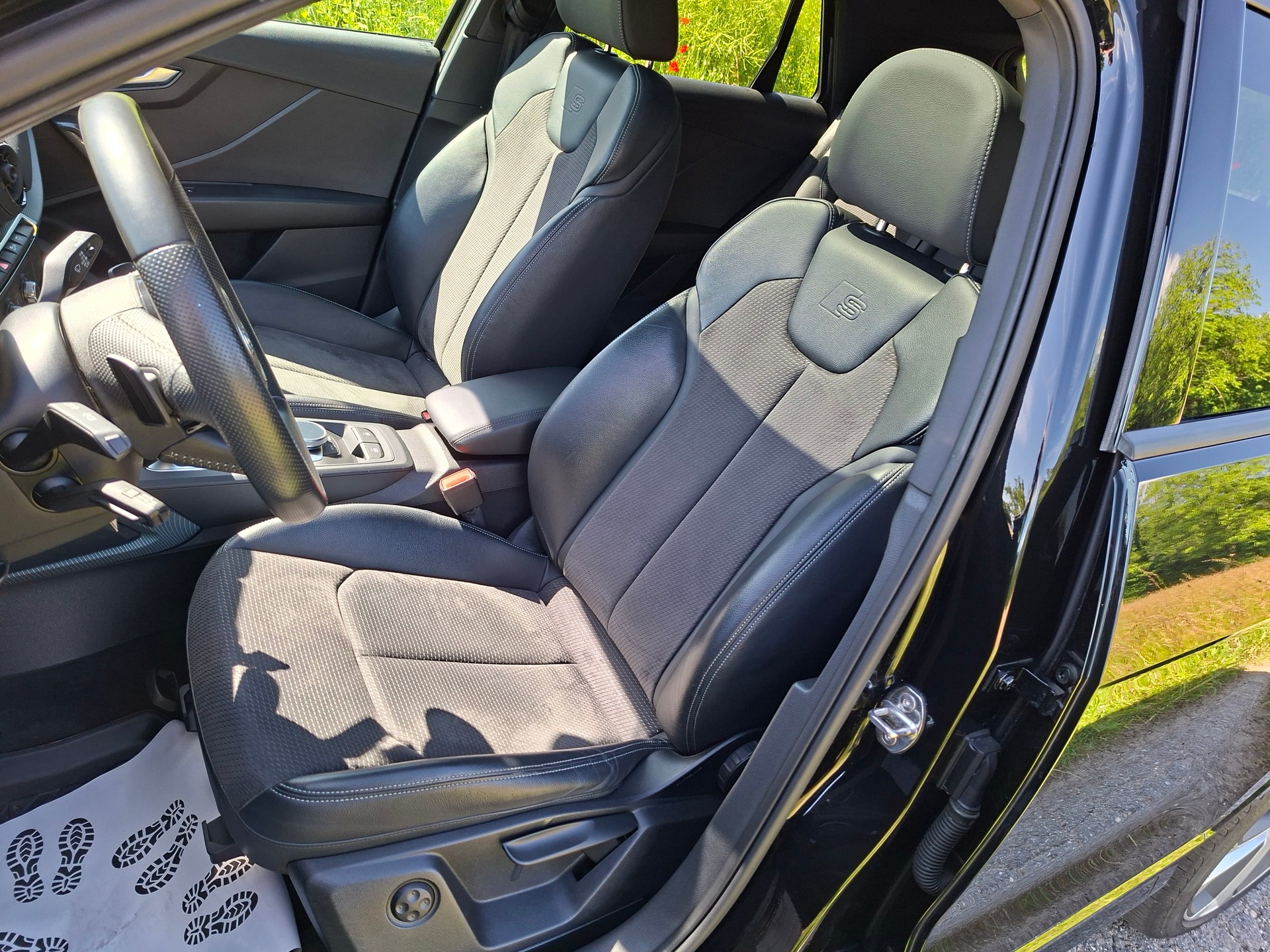 AUDI Q2 2.0 TFSI quattro S-tronic-image-9