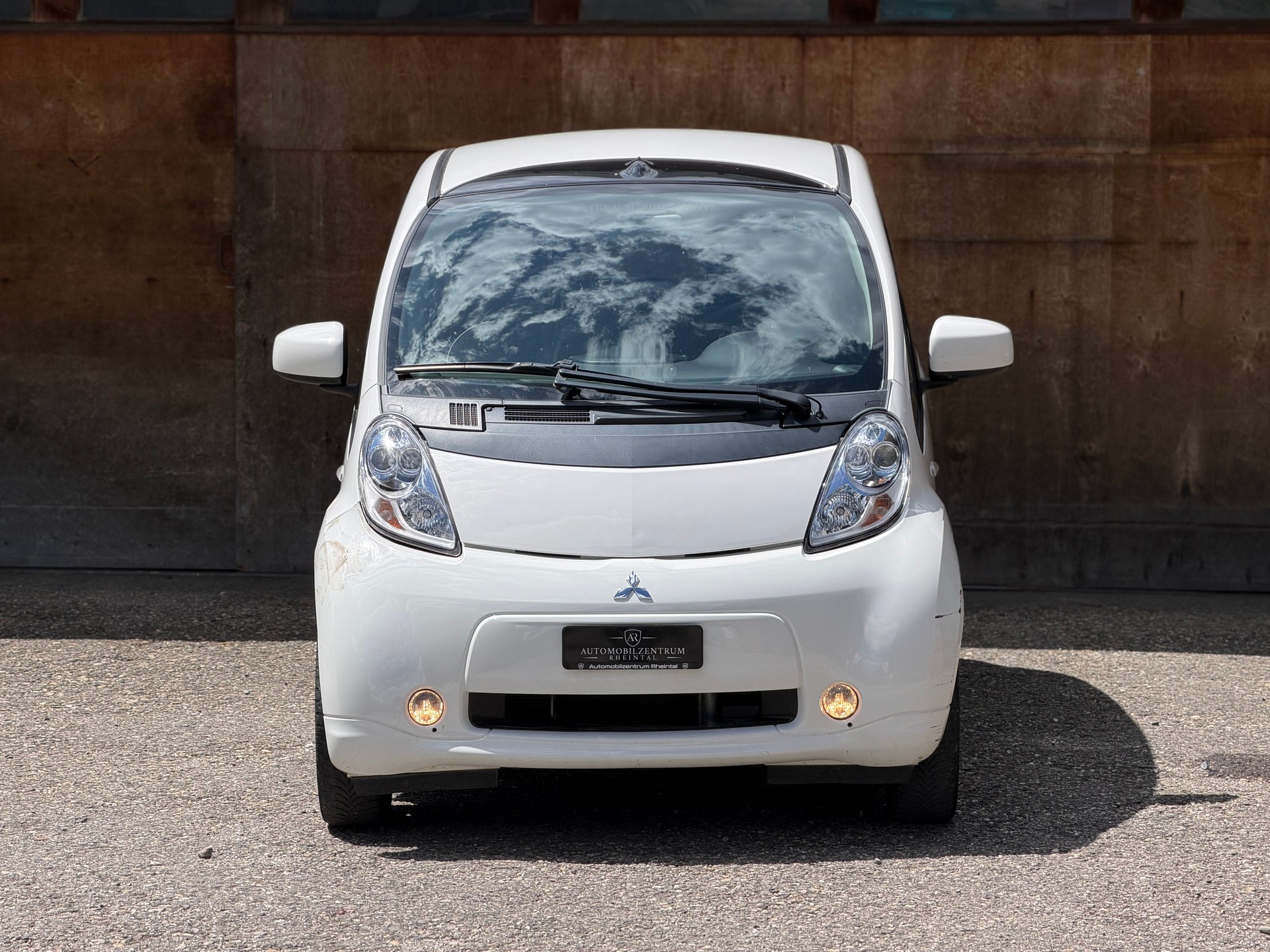 MITSUBISHI i MiEV-showroom-element-1
