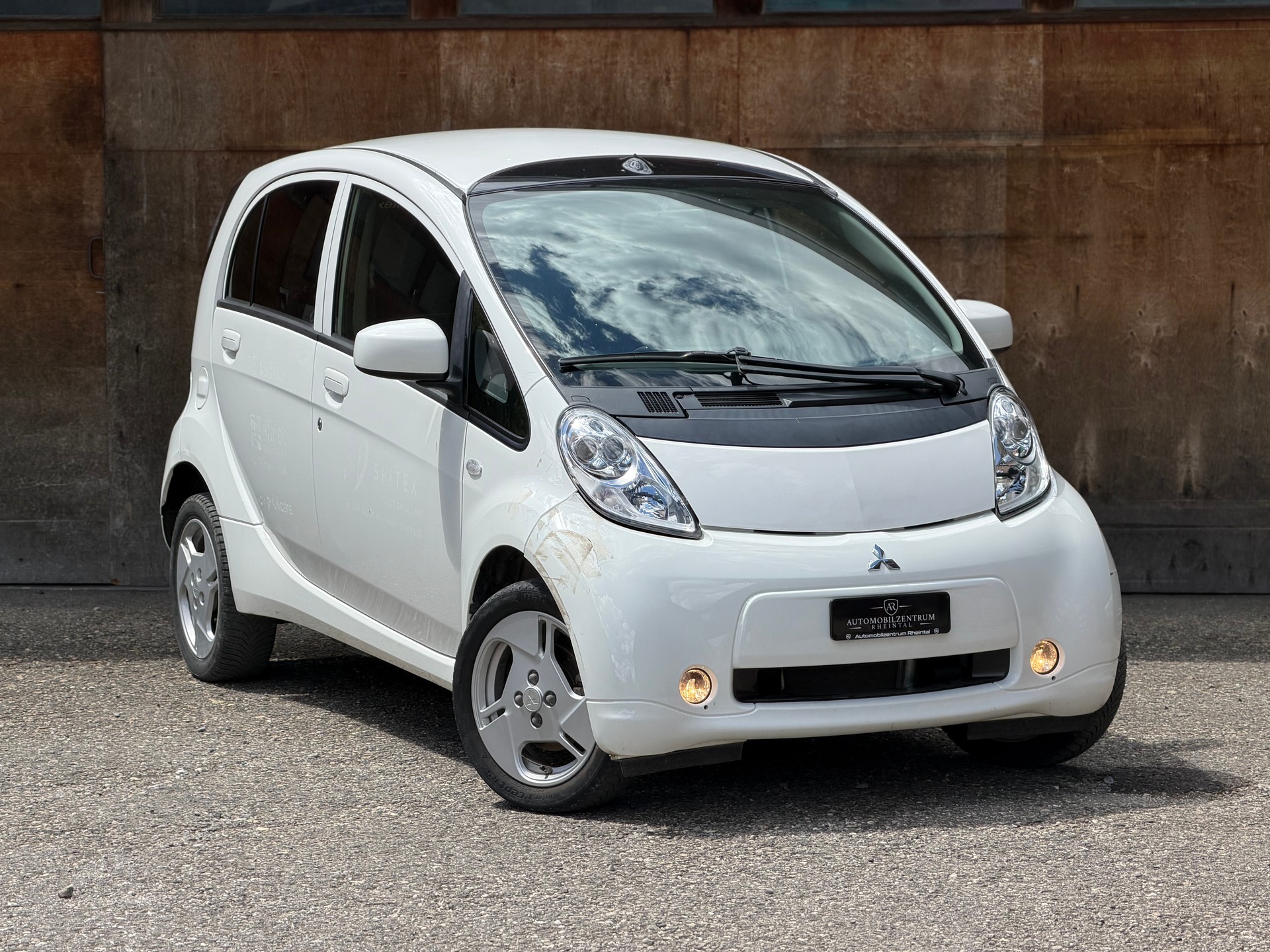 MITSUBISHI i MiEV-showroom-element-2