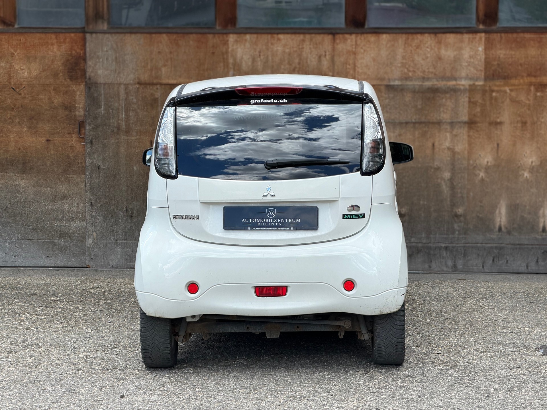 MITSUBISHI i MiEV-image-5