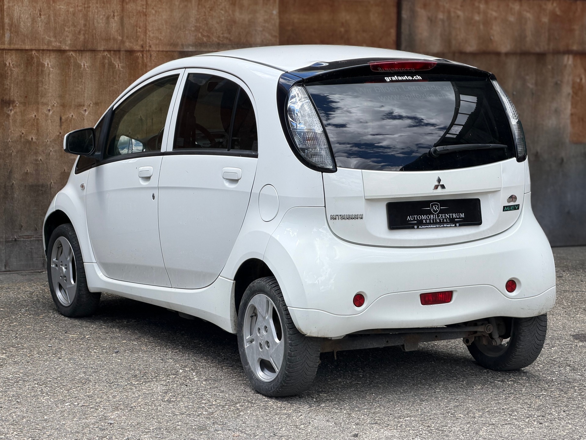 MITSUBISHI i MiEV-image-6