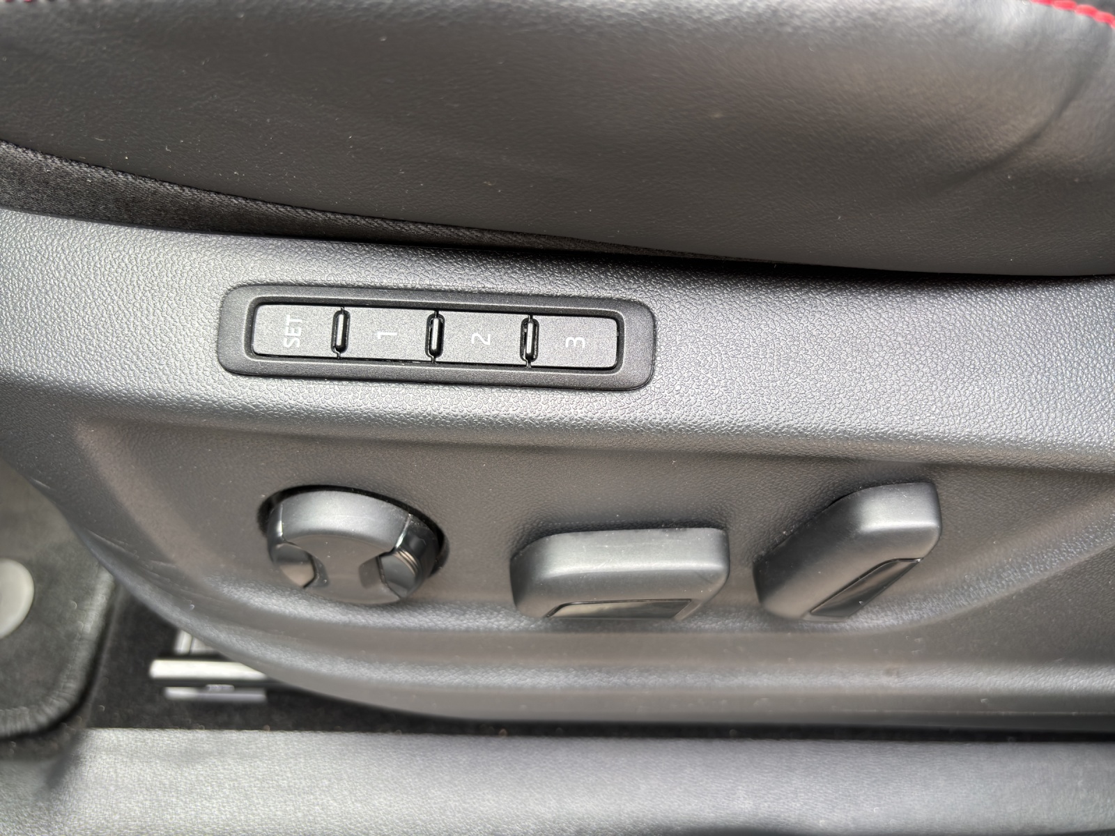 SKODA Kodiaq 2.0 TSI 4x4 RS mit AHK, Standheizung & Panorama-Ausstell-/Schiebedach-image-29
