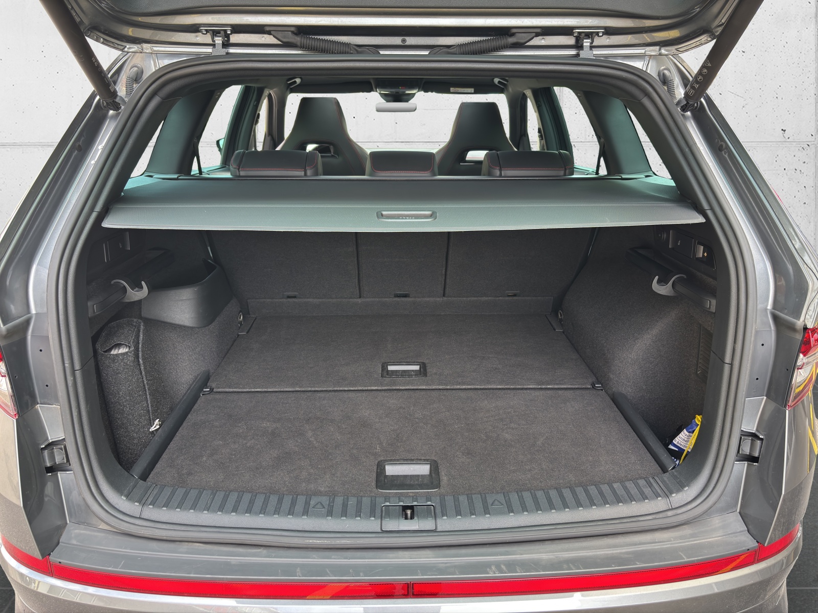SKODA Kodiaq 2.0 TSI 4x4 RS mit AHK, Standheizung & Panorama-Ausstell-/Schiebedach-image-7
