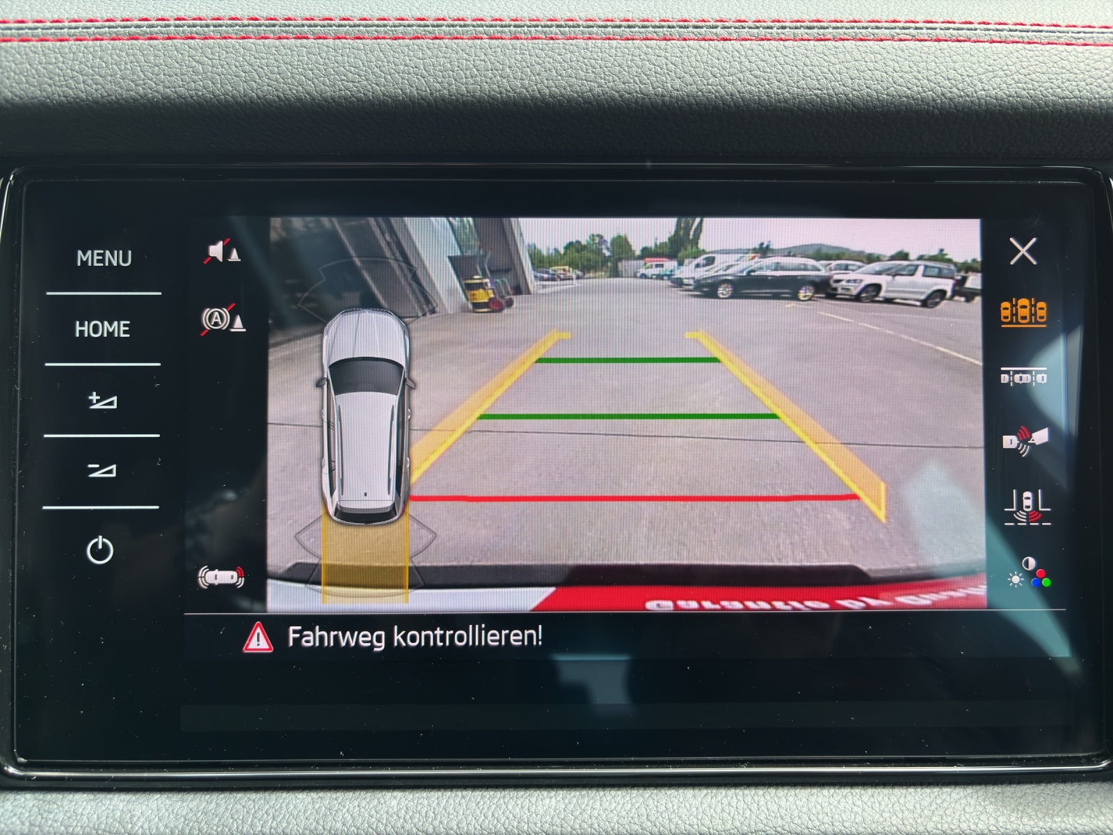 SKODA Kodiaq 2.0 TSI 4x4 RS mit AHK, Standheizung & Panorama-Ausstell-/Schiebedach-image-19