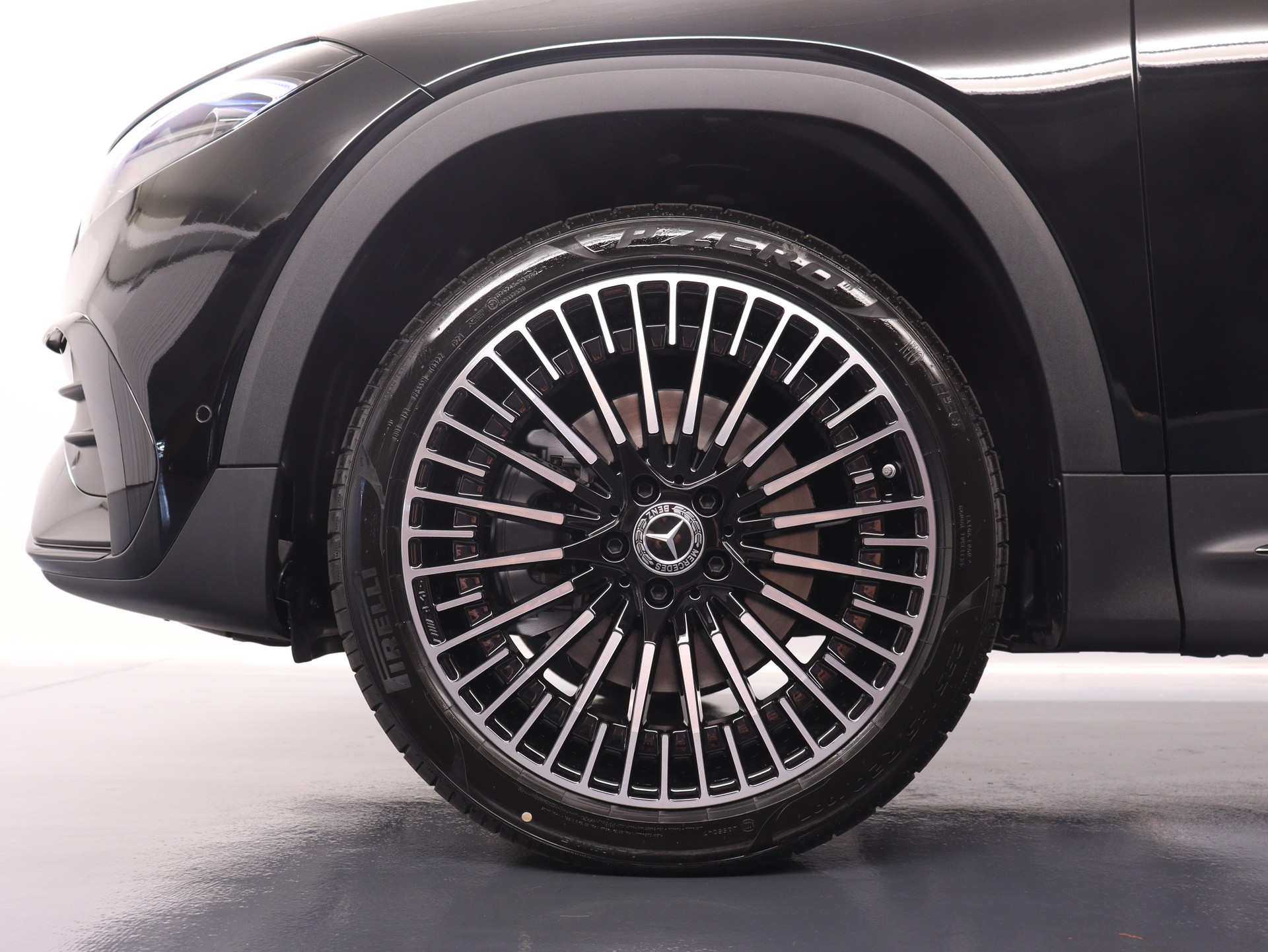 MERCEDES-BENZ EQB 350 Swiss Star AMG Line 4matic-image-14