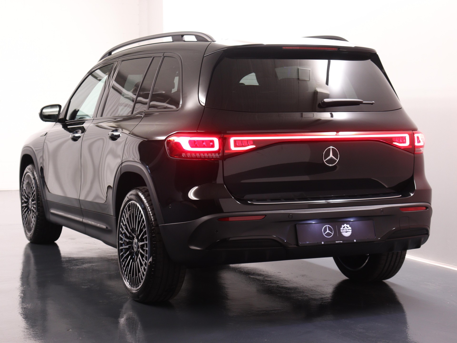 MERCEDES-BENZ EQB 350 Swiss Star AMG Line 4matic-image-5