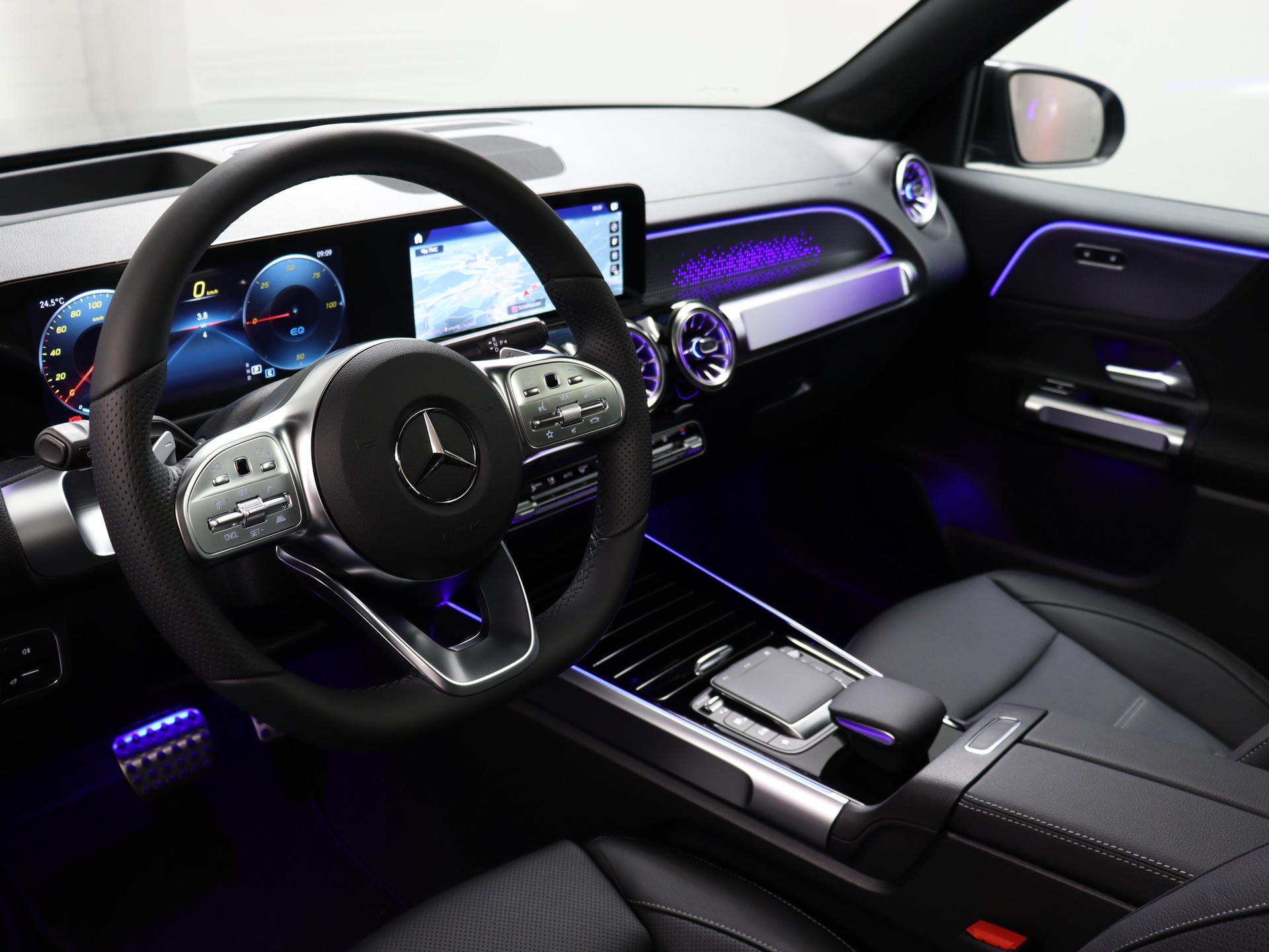 MERCEDES-BENZ EQB 350 Swiss Star AMG Line 4matic-image-12