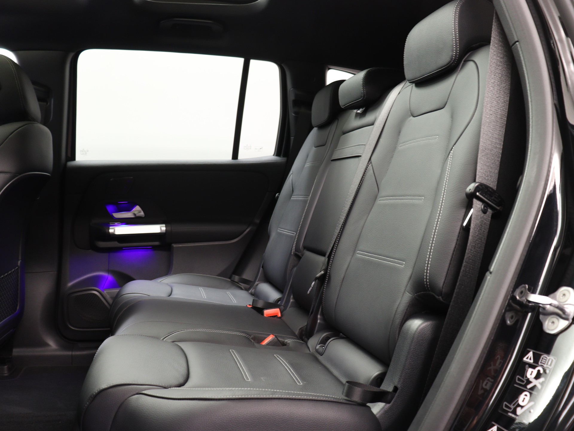 MERCEDES-BENZ EQB 350 Swiss Star AMG Line 4matic-image-9